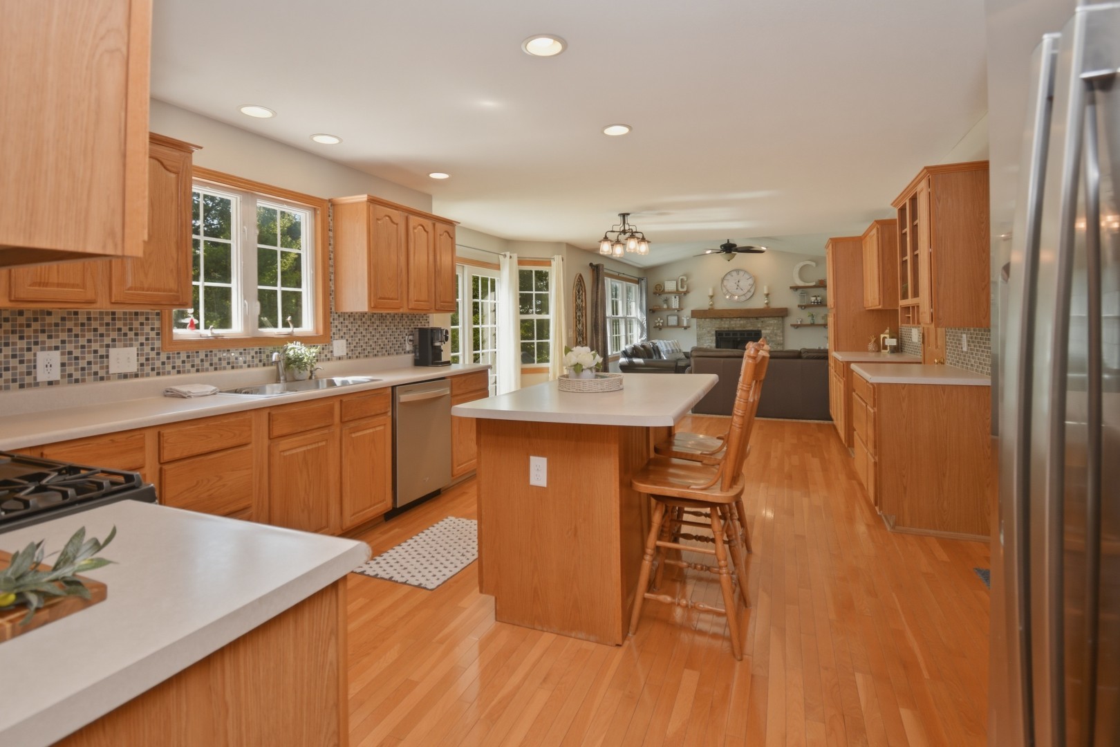 104 Hunter Court, Hudson, IL 61748