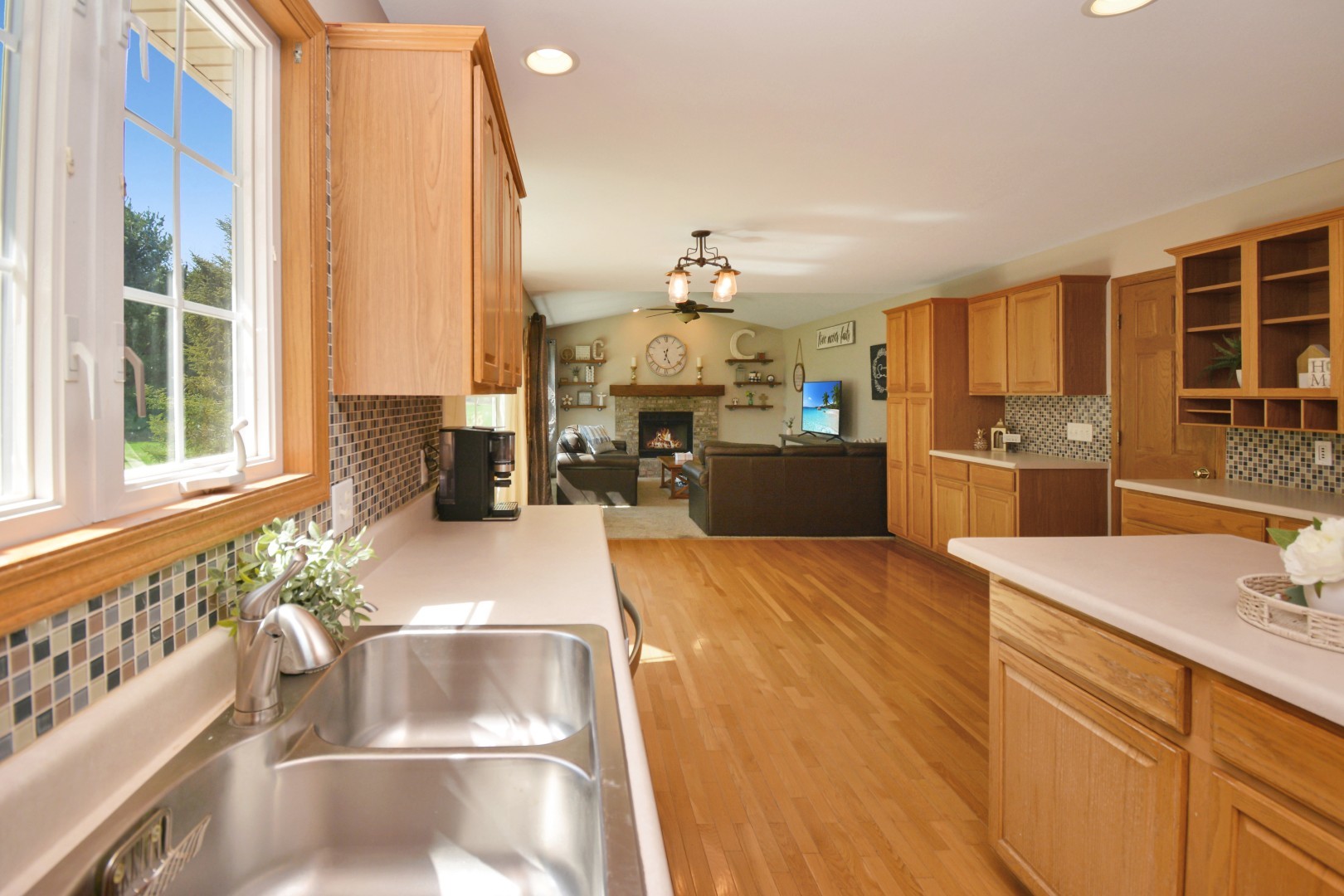 104 Hunter Court, Hudson, IL 61748