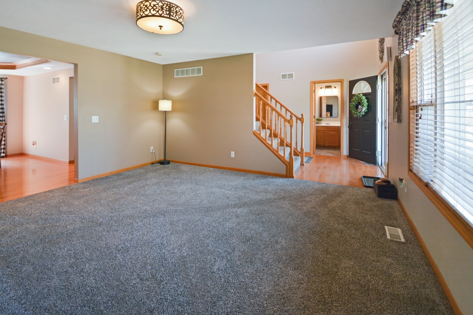 104 Hunter Court, Hudson, IL 61748