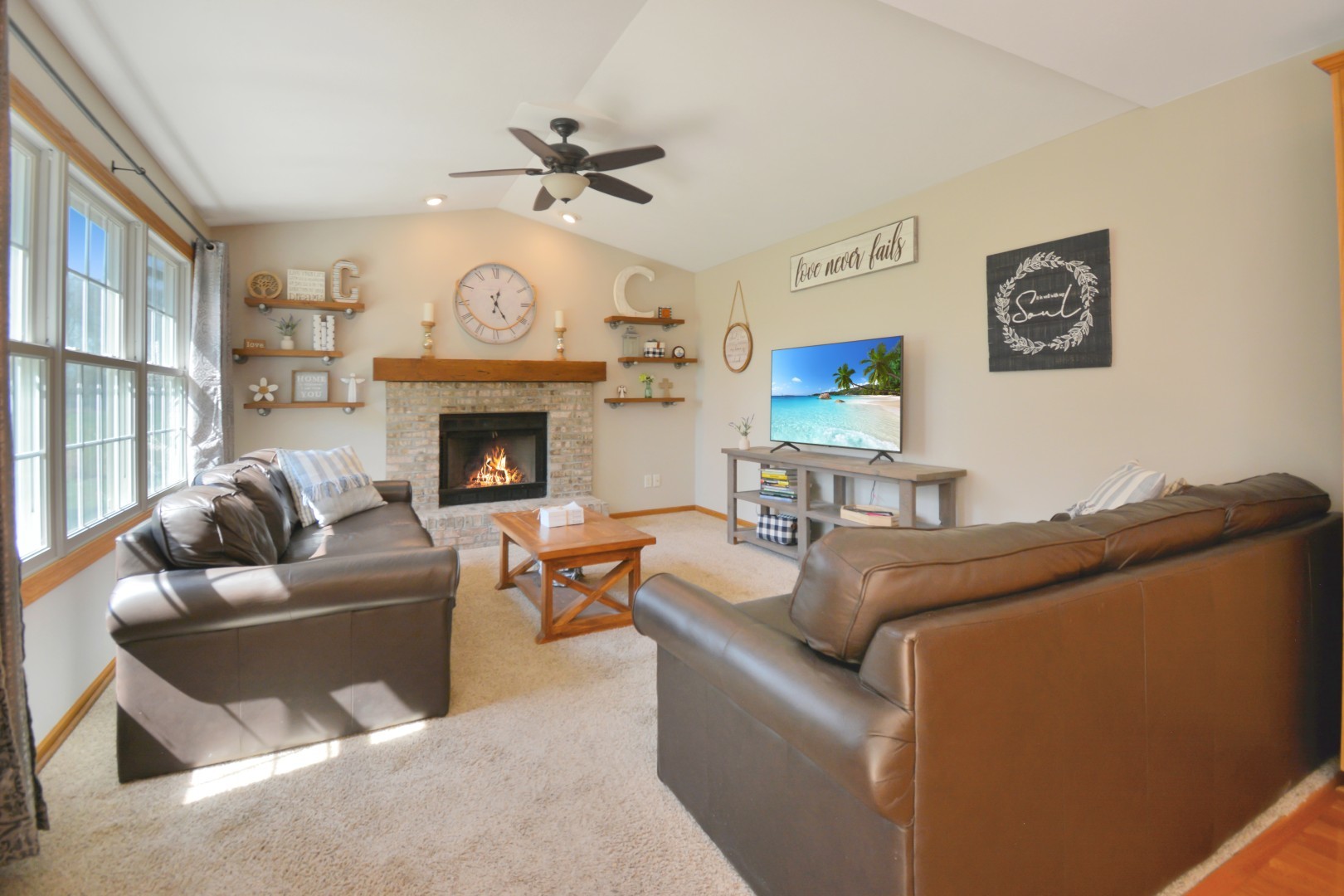 104 Hunter Court, Hudson, IL 61748