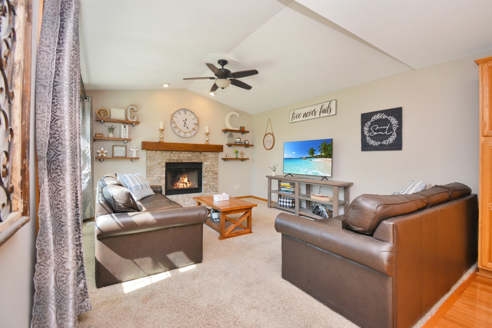 104 Hunter Court, Hudson, IL 61748