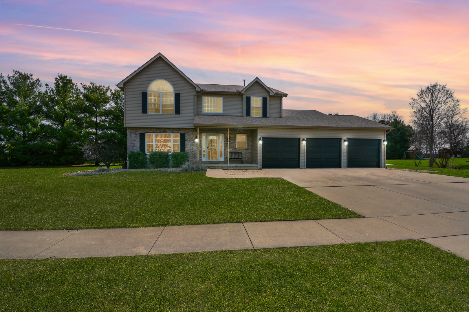 104 Hunter Court, Hudson, IL 61748