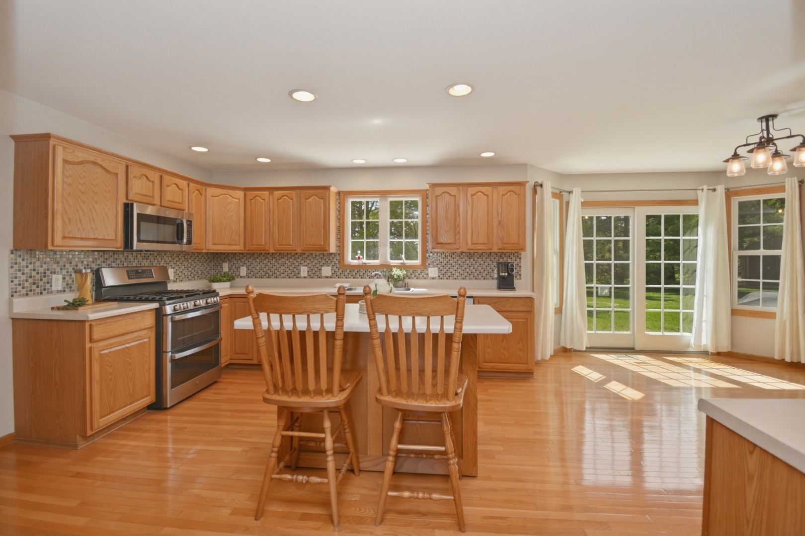 104 Hunter Court, Hudson, IL 61748