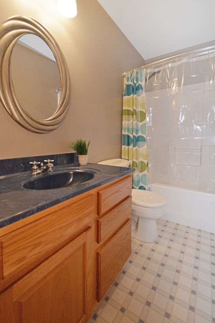 104 Hunter Court, Hudson, IL 61748