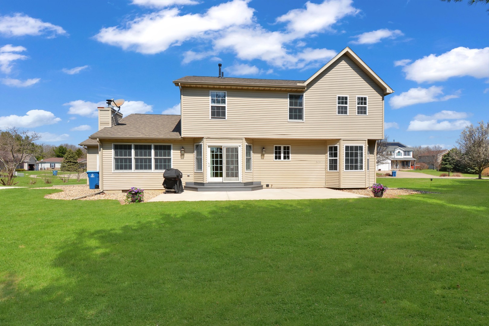 104 Hunter Court, Hudson, IL 61748