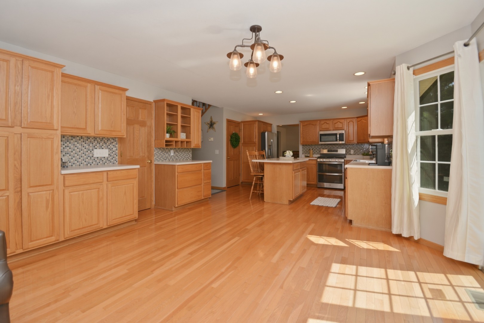 104 Hunter Court, Hudson, IL 61748