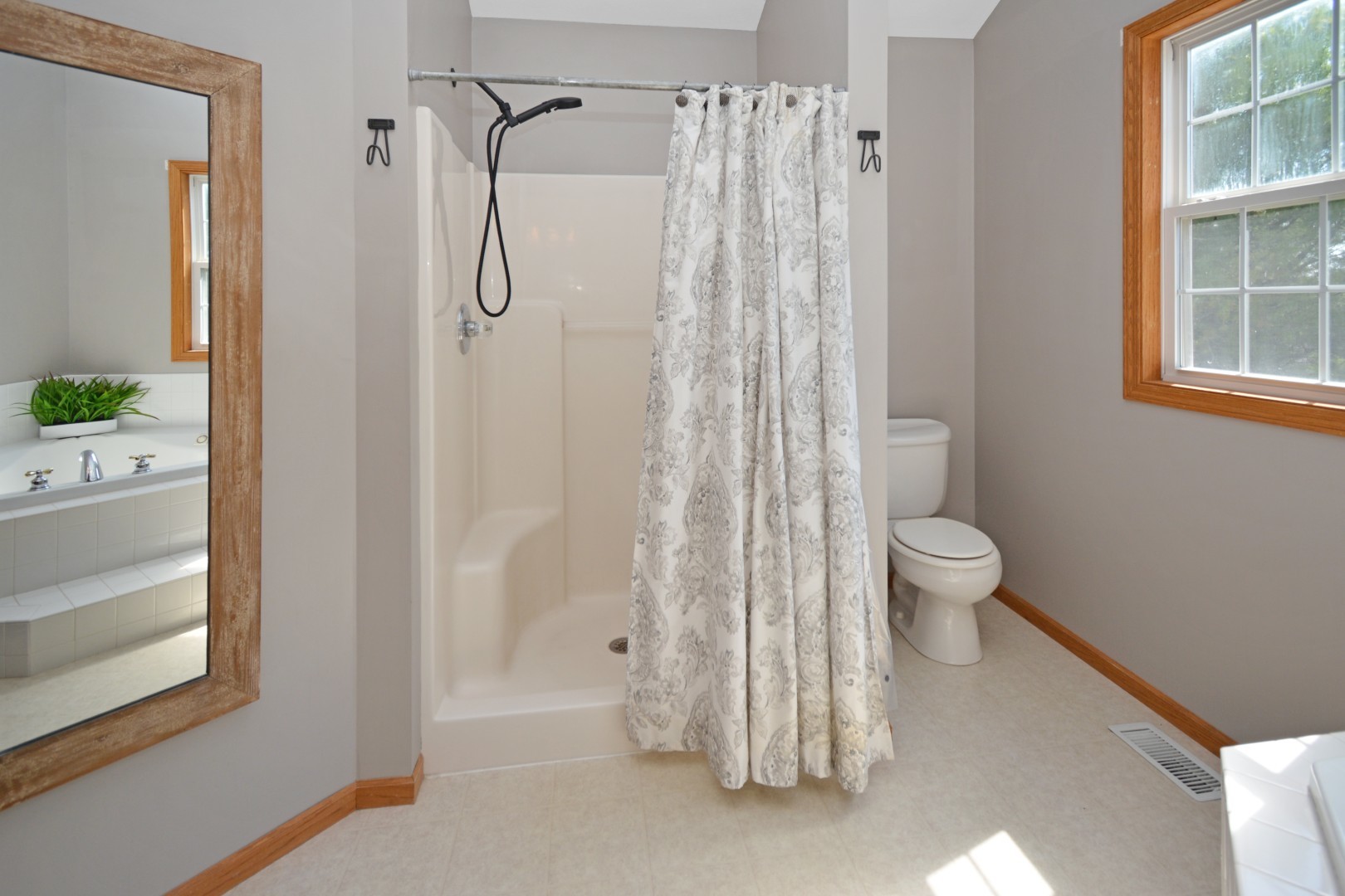 104 Hunter Court, Hudson, IL 61748