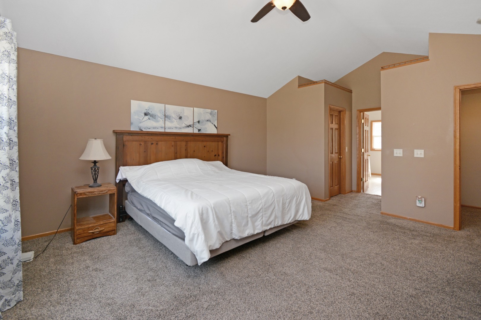 104 Hunter Court, Hudson, IL 61748