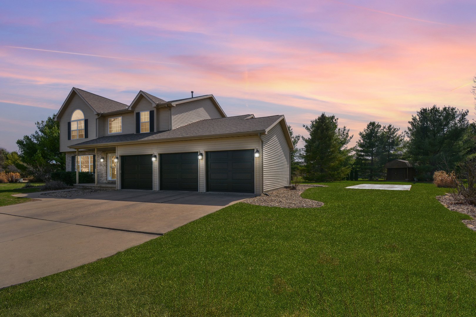 104 Hunter Court, Hudson, IL 61748