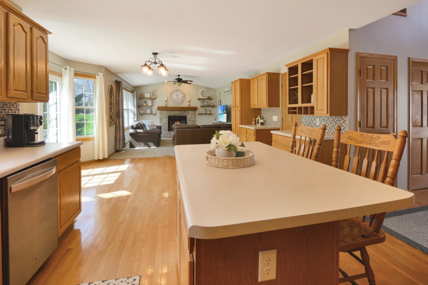 104 Hunter Court, Hudson, IL 61748