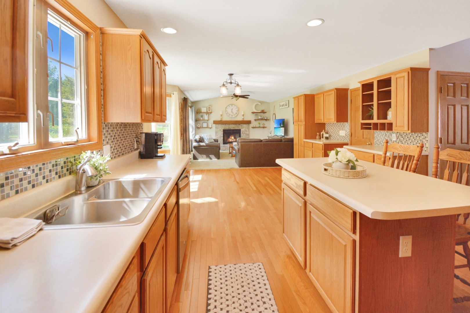 104 Hunter Court, Hudson, IL 61748