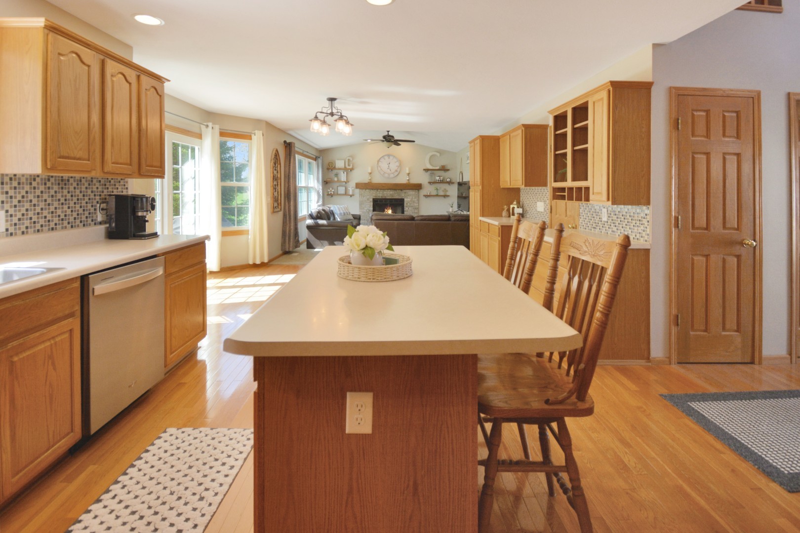 104 Hunter Court, Hudson, IL 61748