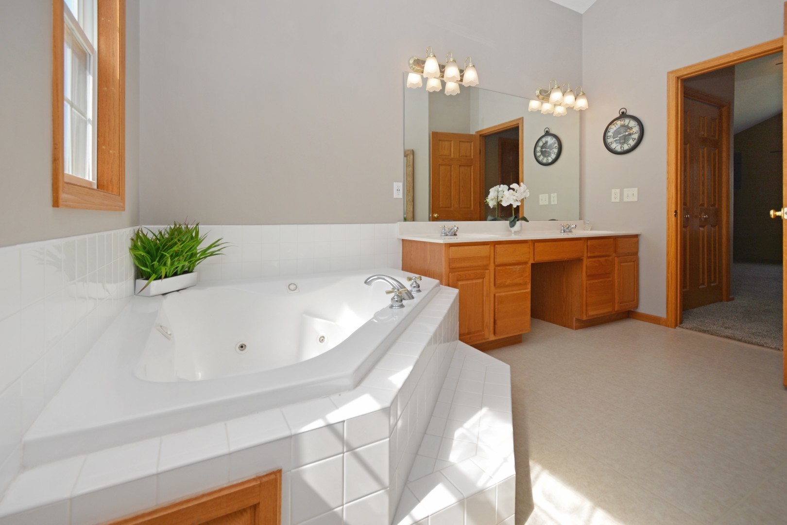 104 Hunter Court, Hudson, IL 61748