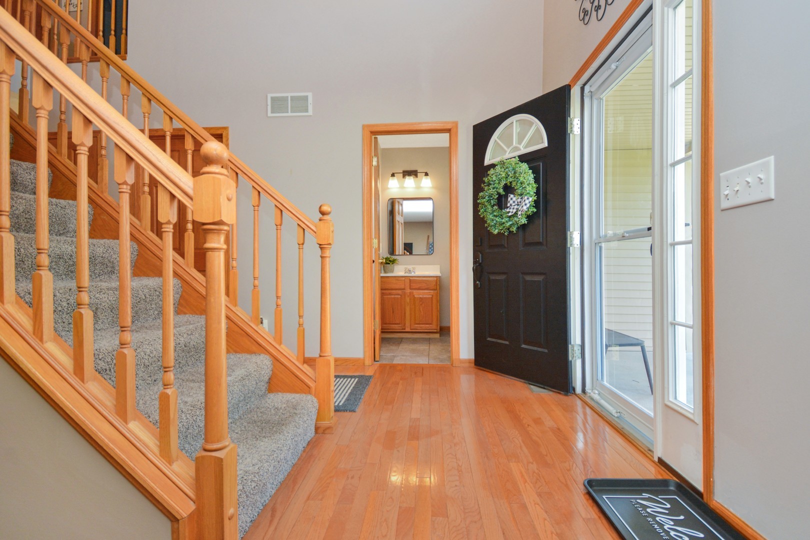 104 Hunter Court, Hudson, IL 61748