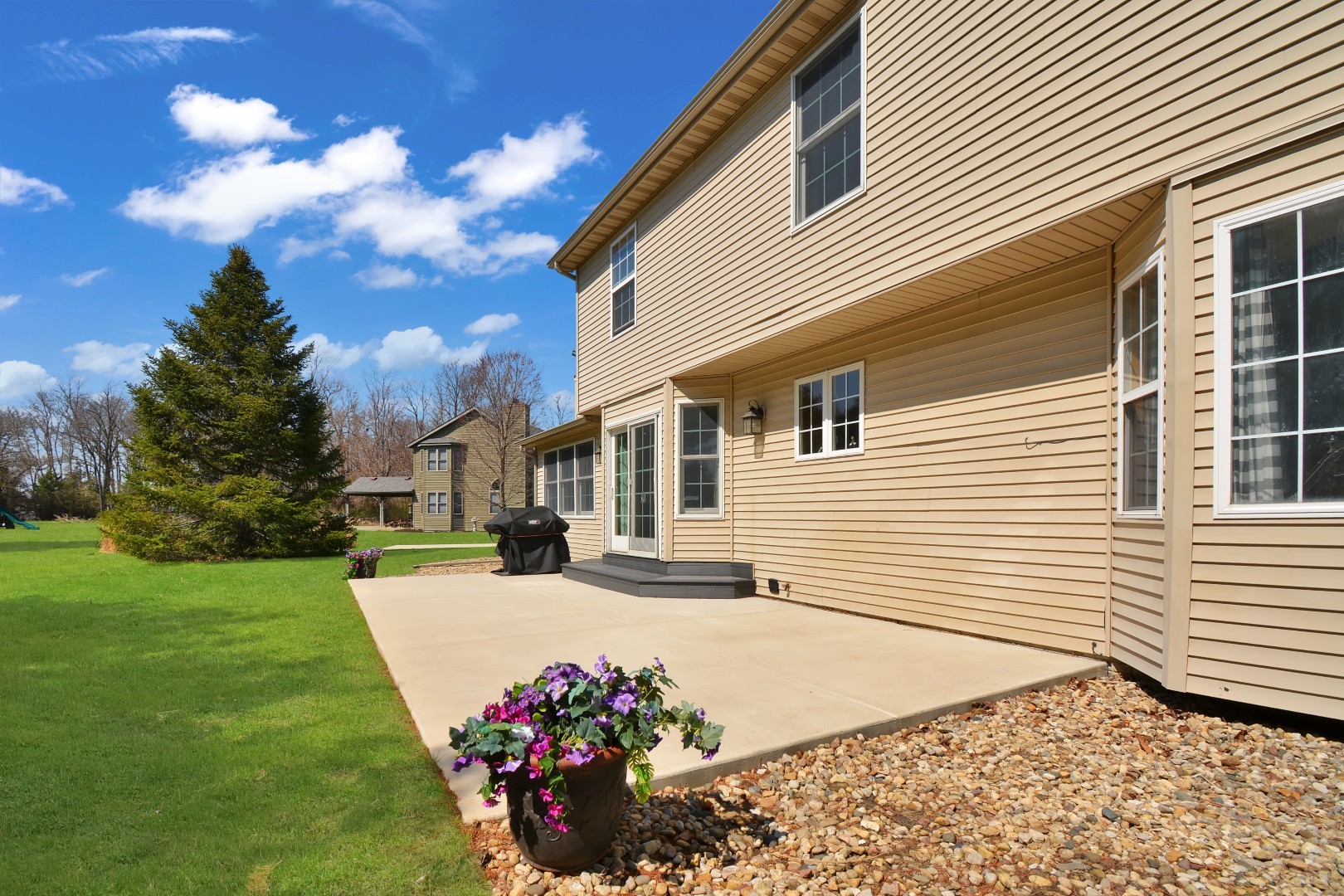 104 Hunter Court, Hudson, IL 61748