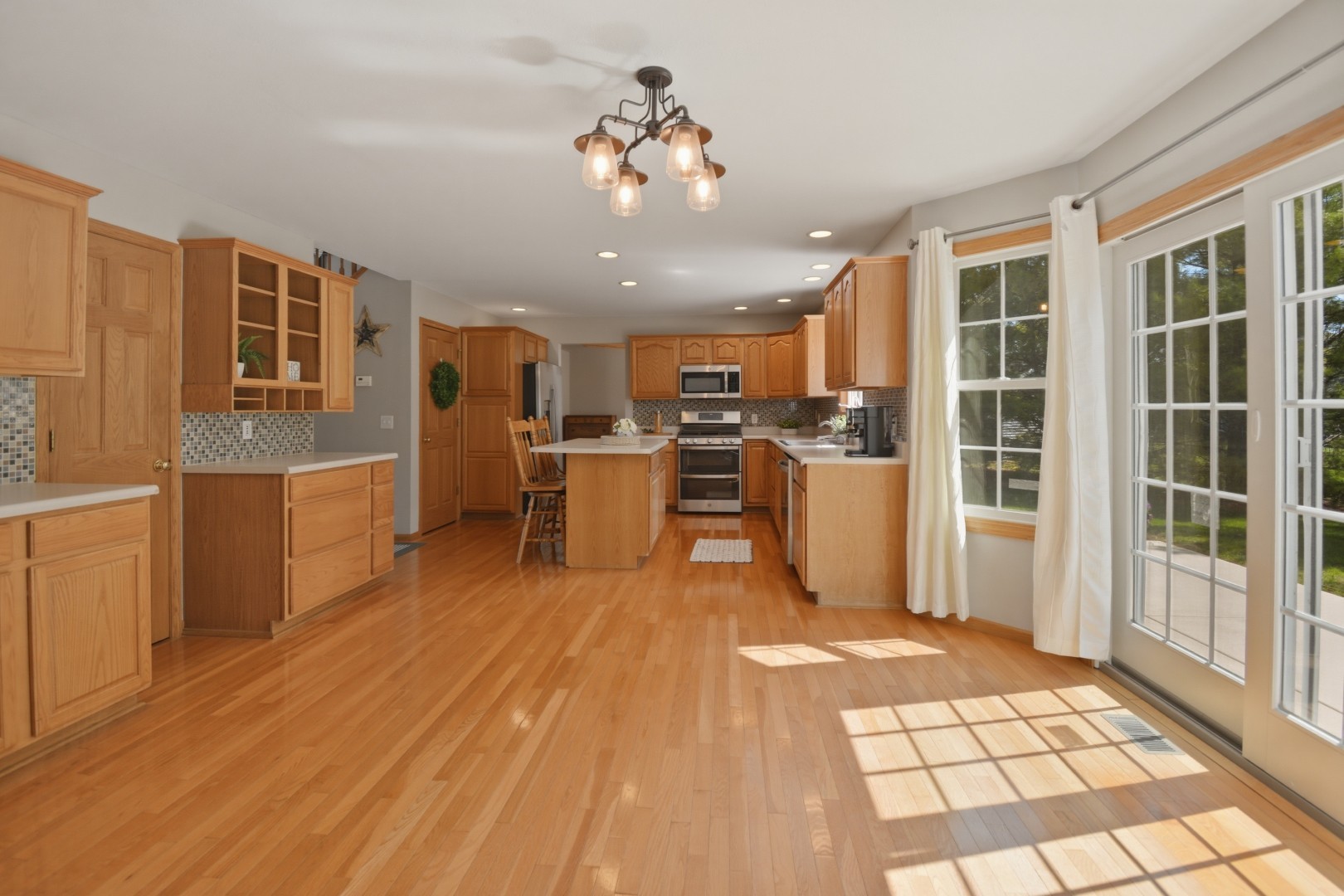 104 Hunter Court, Hudson, IL 61748