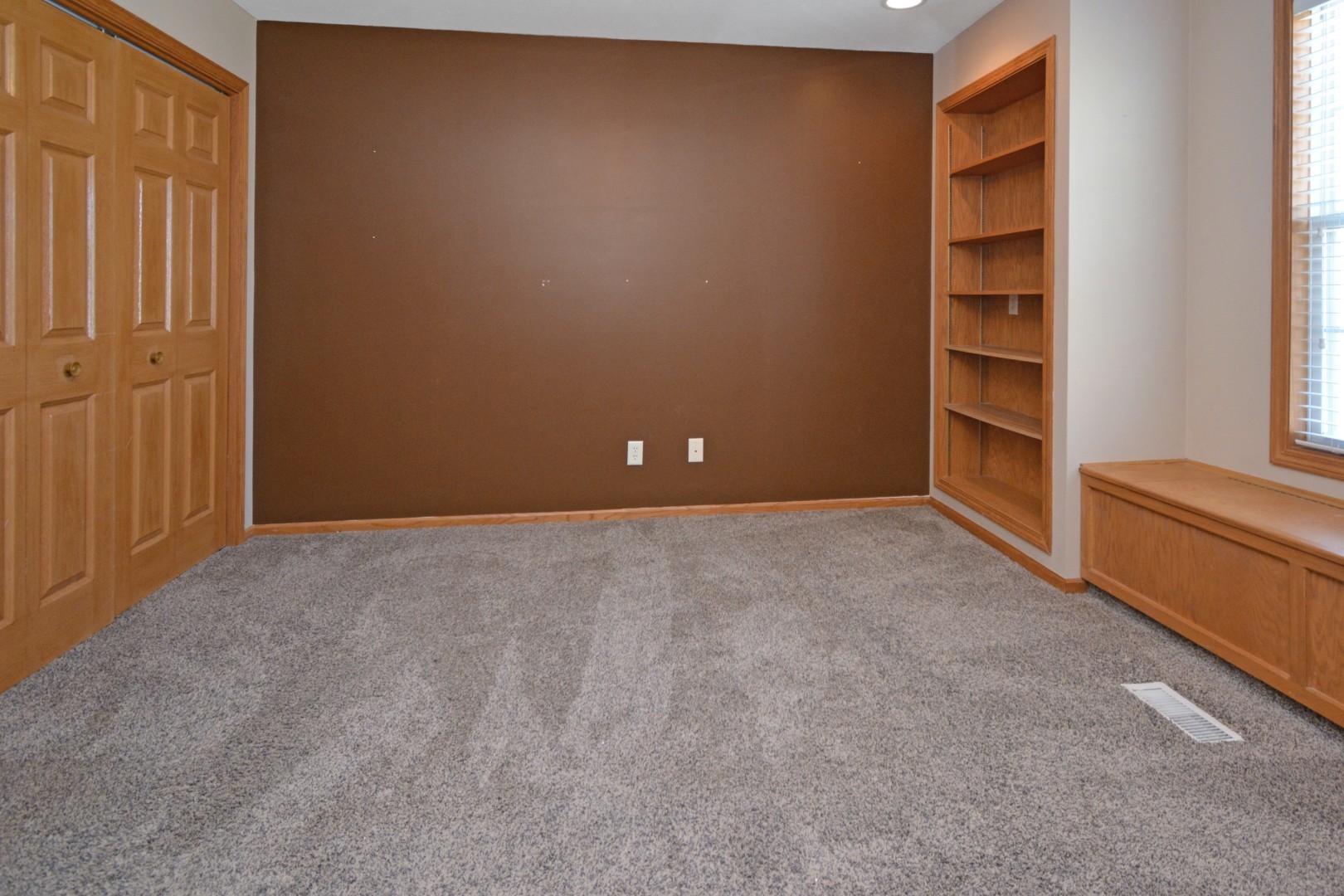 104 Hunter Court, Hudson, IL 61748