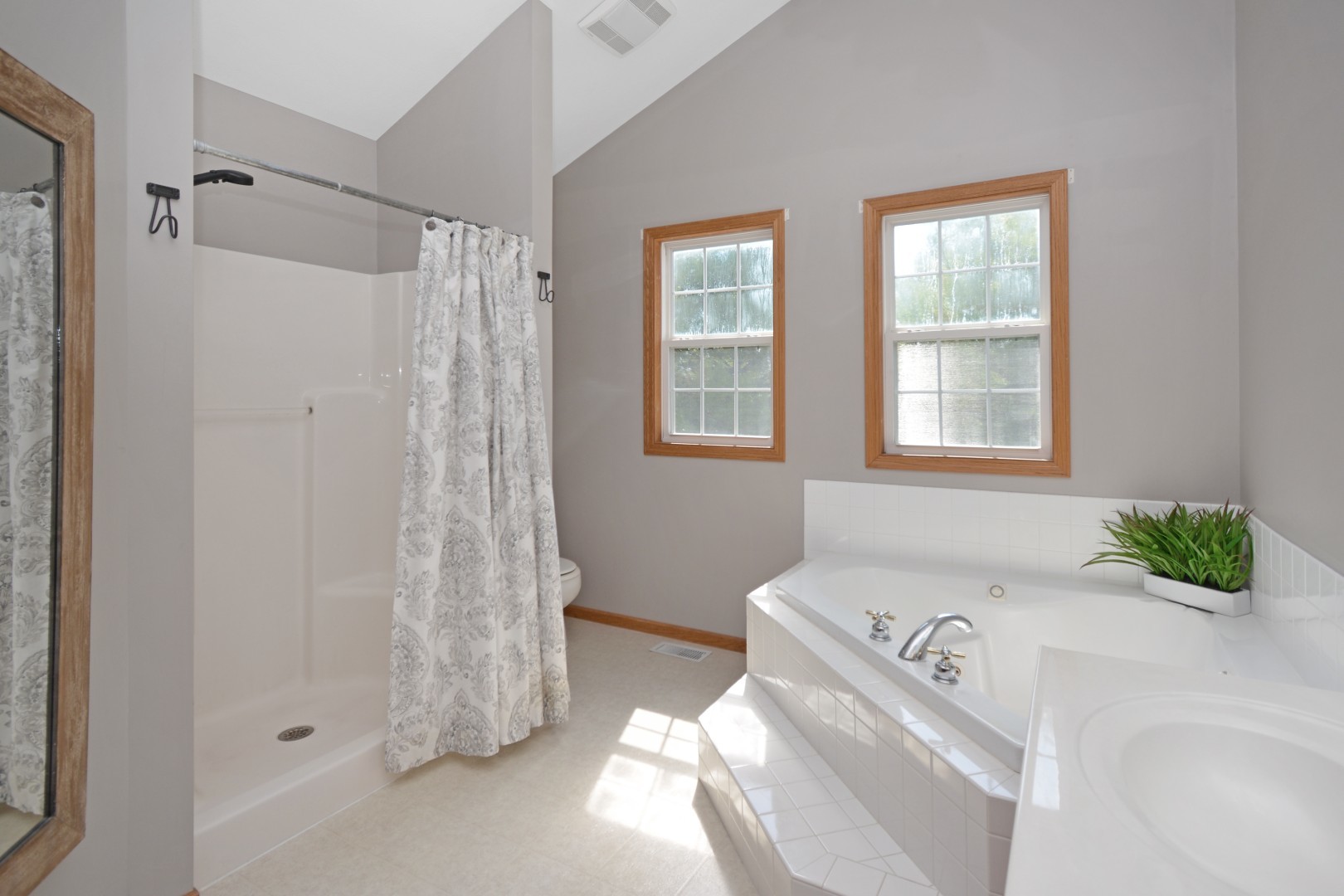 104 Hunter Court, Hudson, IL 61748