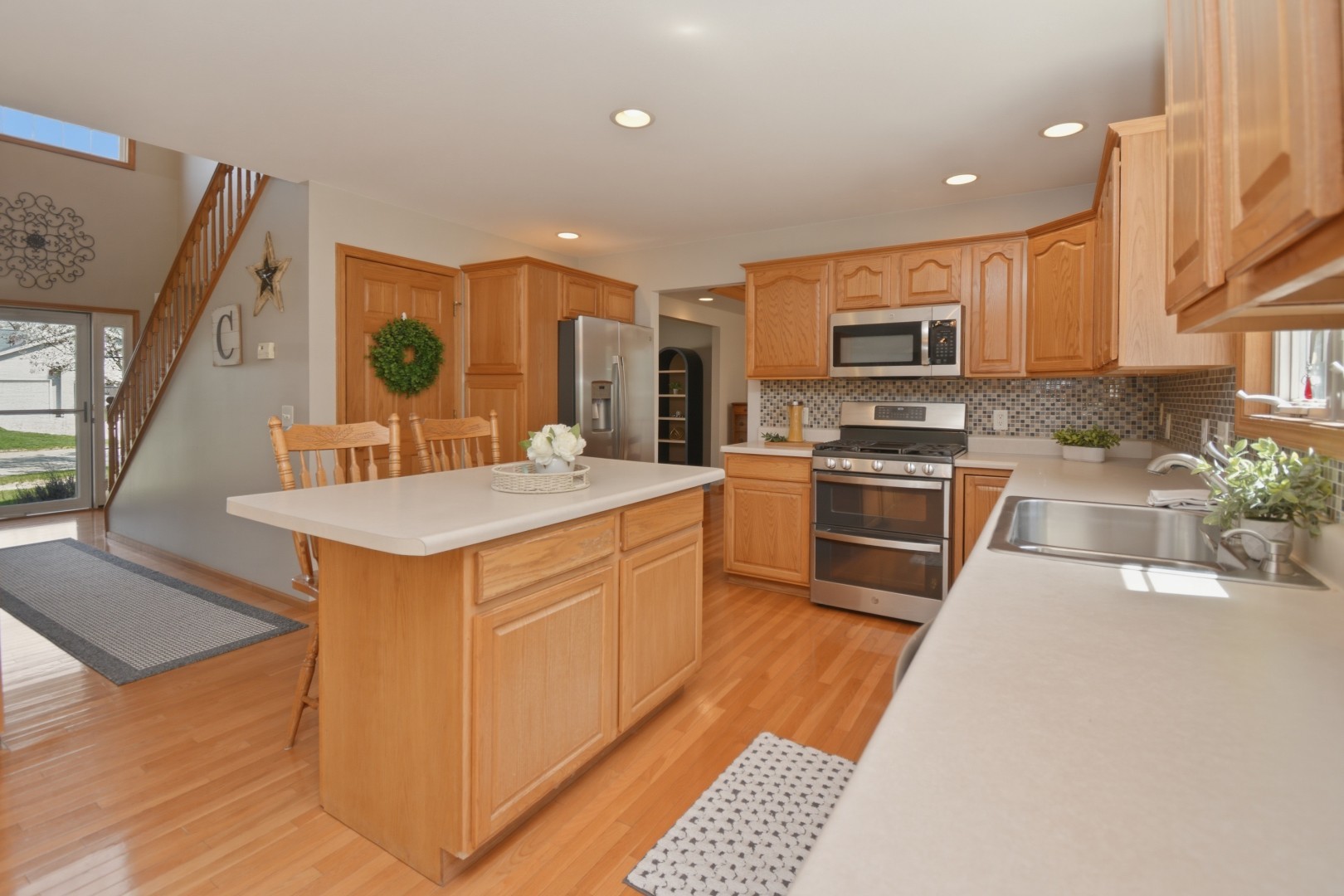 104 Hunter Court, Hudson, IL 61748