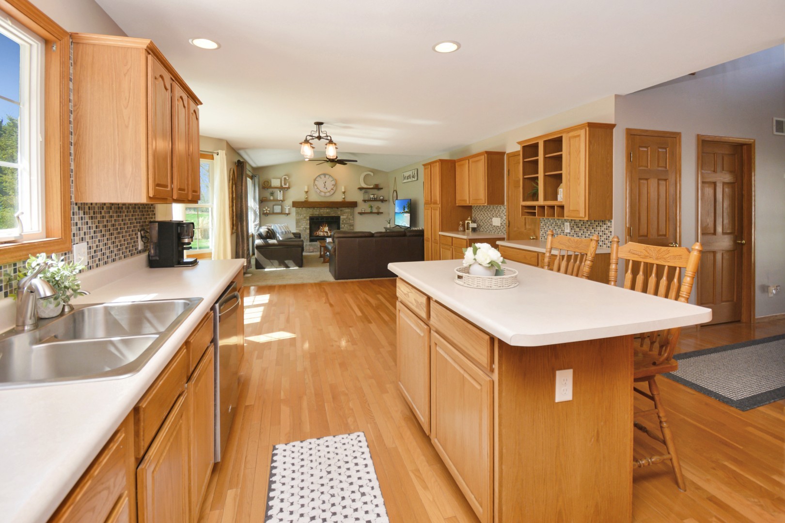 104 Hunter Court, Hudson, IL 61748