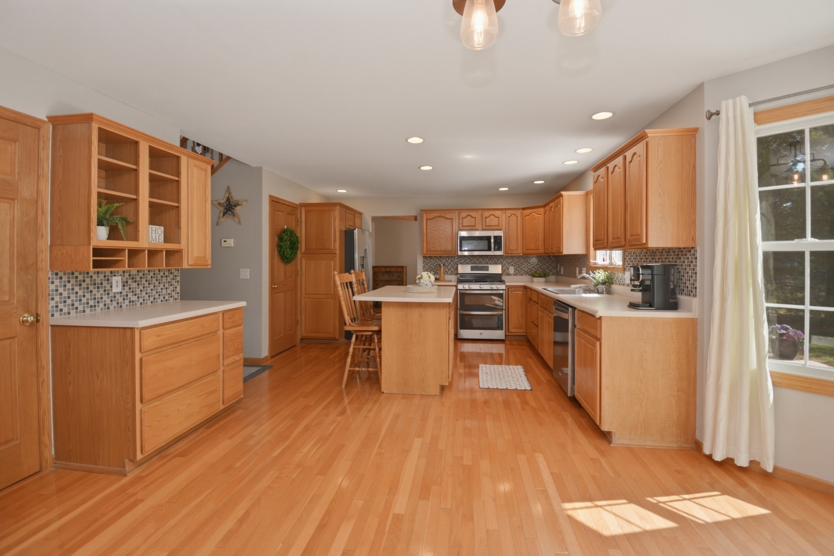 104 Hunter Court, Hudson, IL 61748