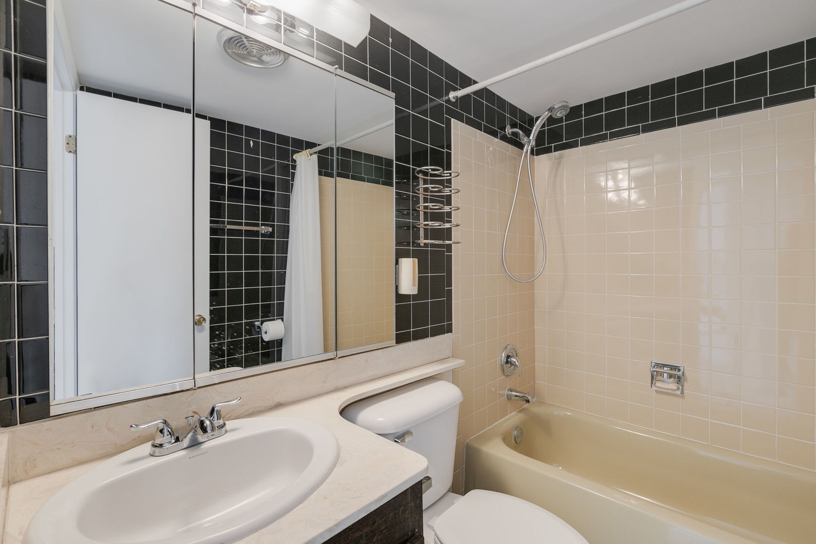 736 Clohesey Drive, Buffalo Grove, IL 60089