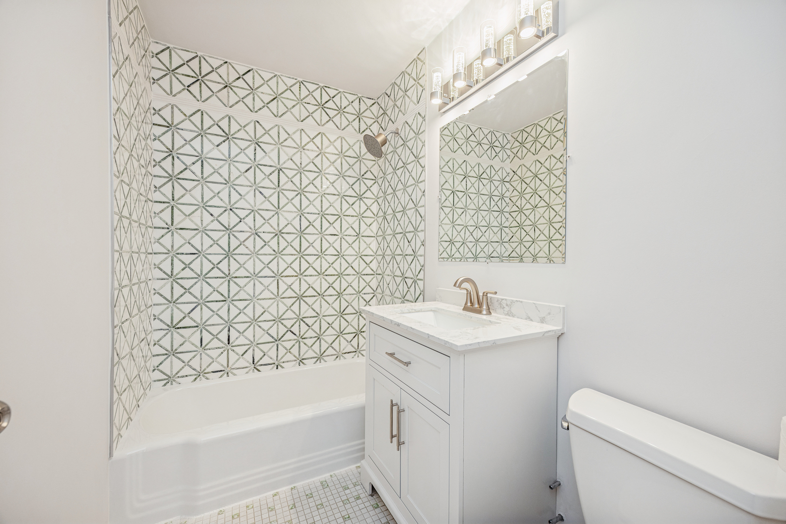 6301 N Sheridan Road #23J, Chicago, IL 60660