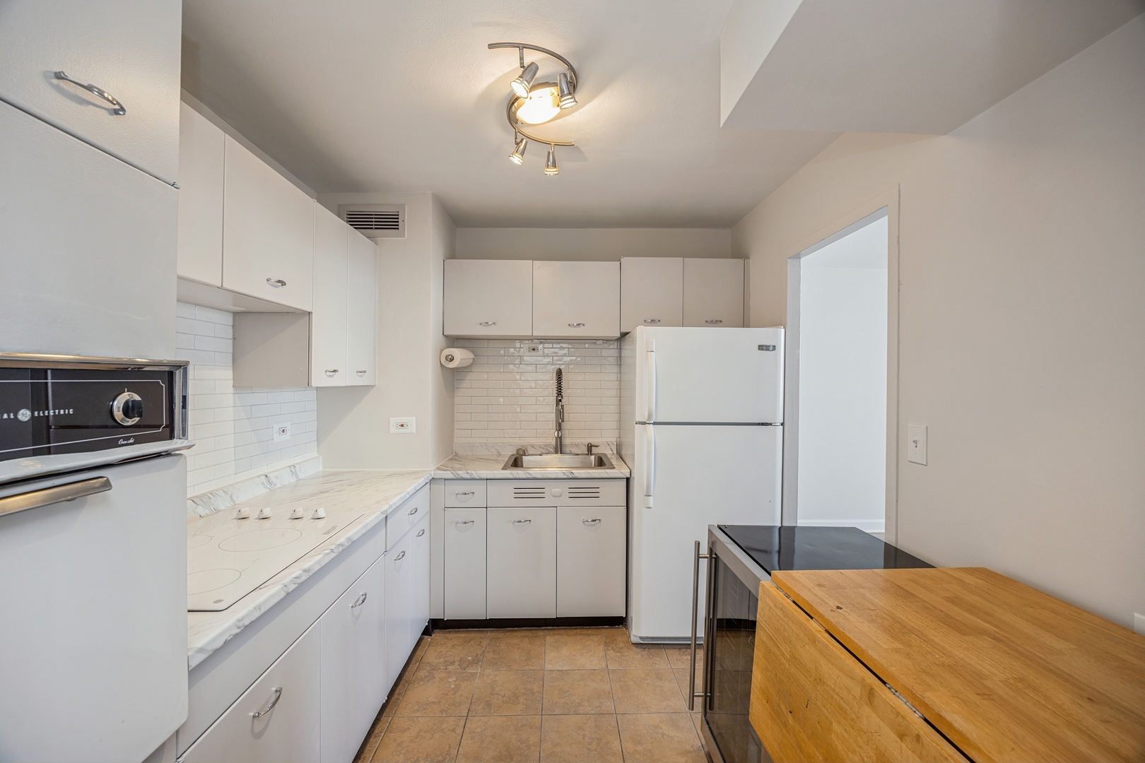 6301 N Sheridan Road #23J, Chicago, IL 60660