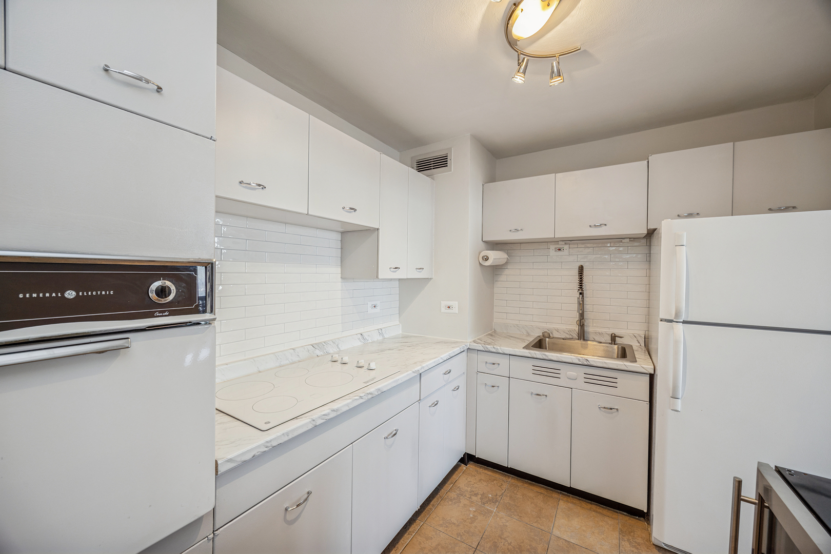 6301 N Sheridan Road #23J, Chicago, IL 60660