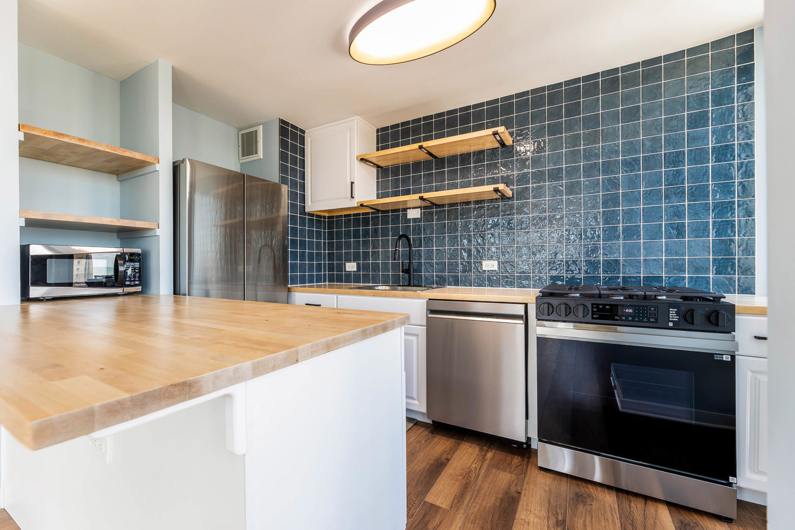 1 E Scott Street #2004, Chicago, IL 60610