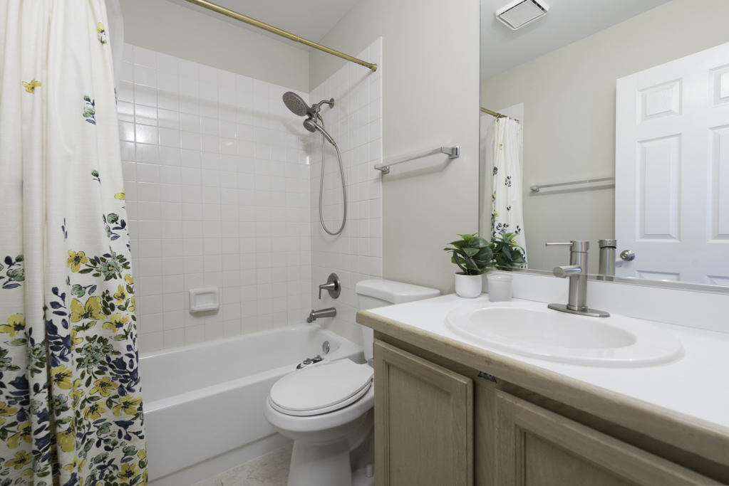 36111 N New Bridge Court, Gurnee, IL 60031