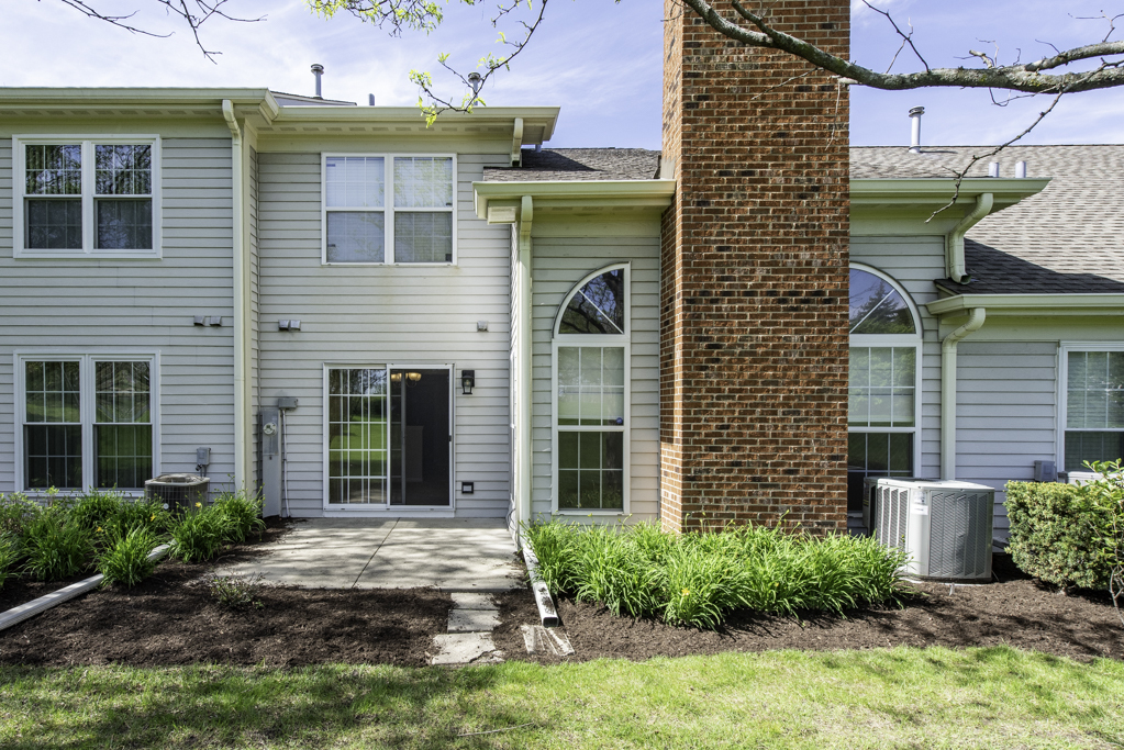 36111 N New Bridge Court, Gurnee, IL 60031