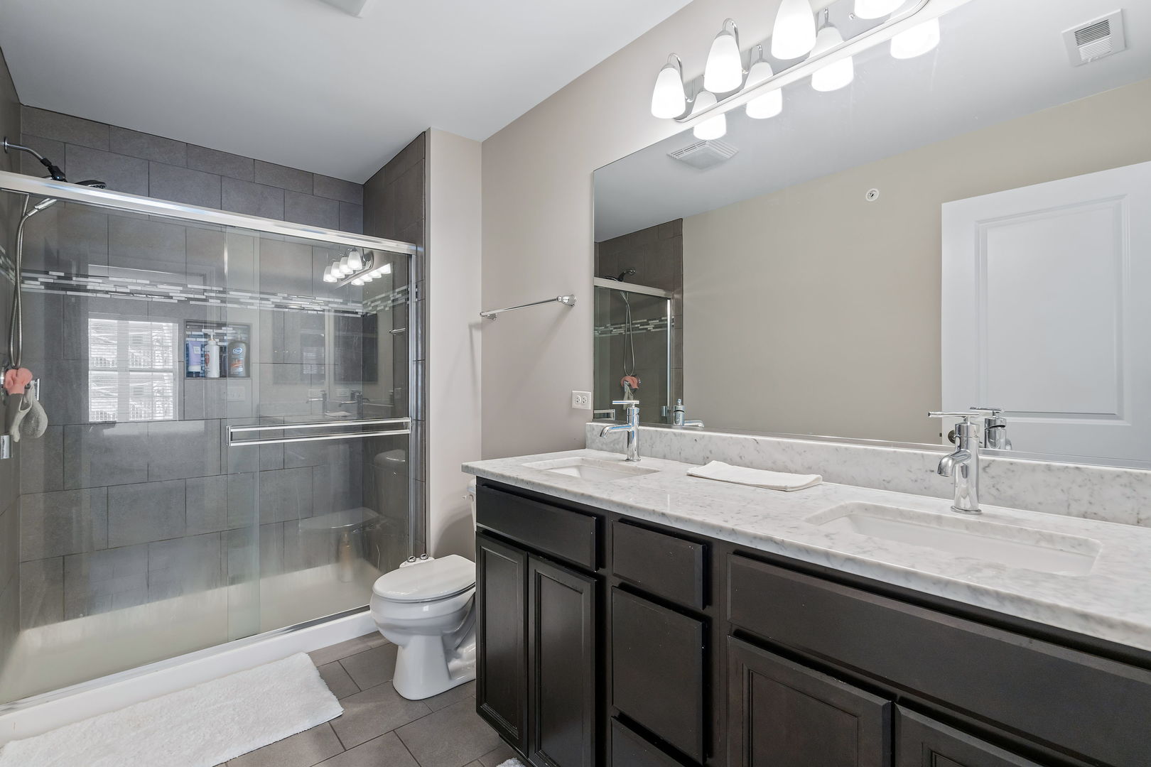 830 Center Street, Des Plaines, IL 60016