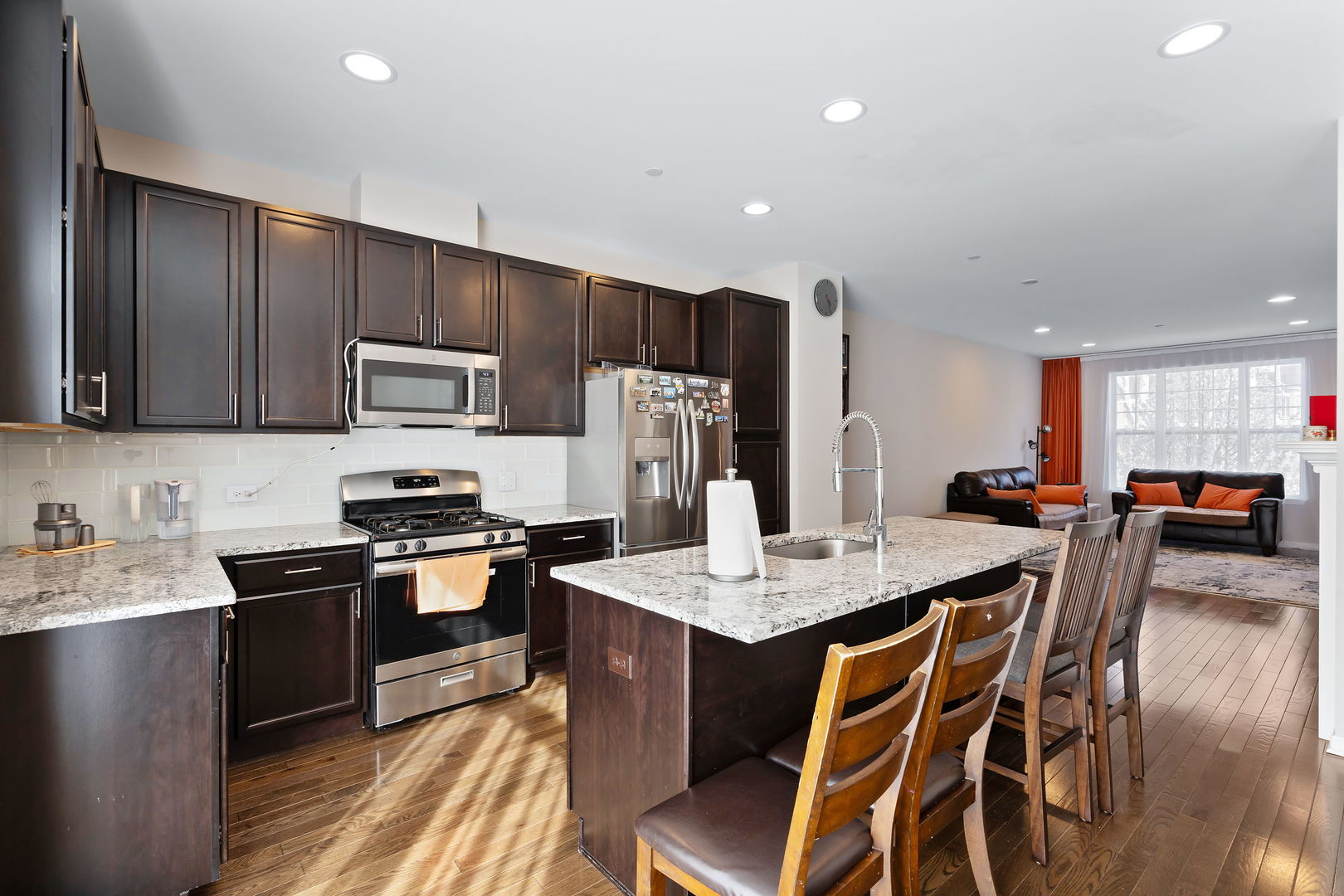 830 Center Street, Des Plaines, IL 60016