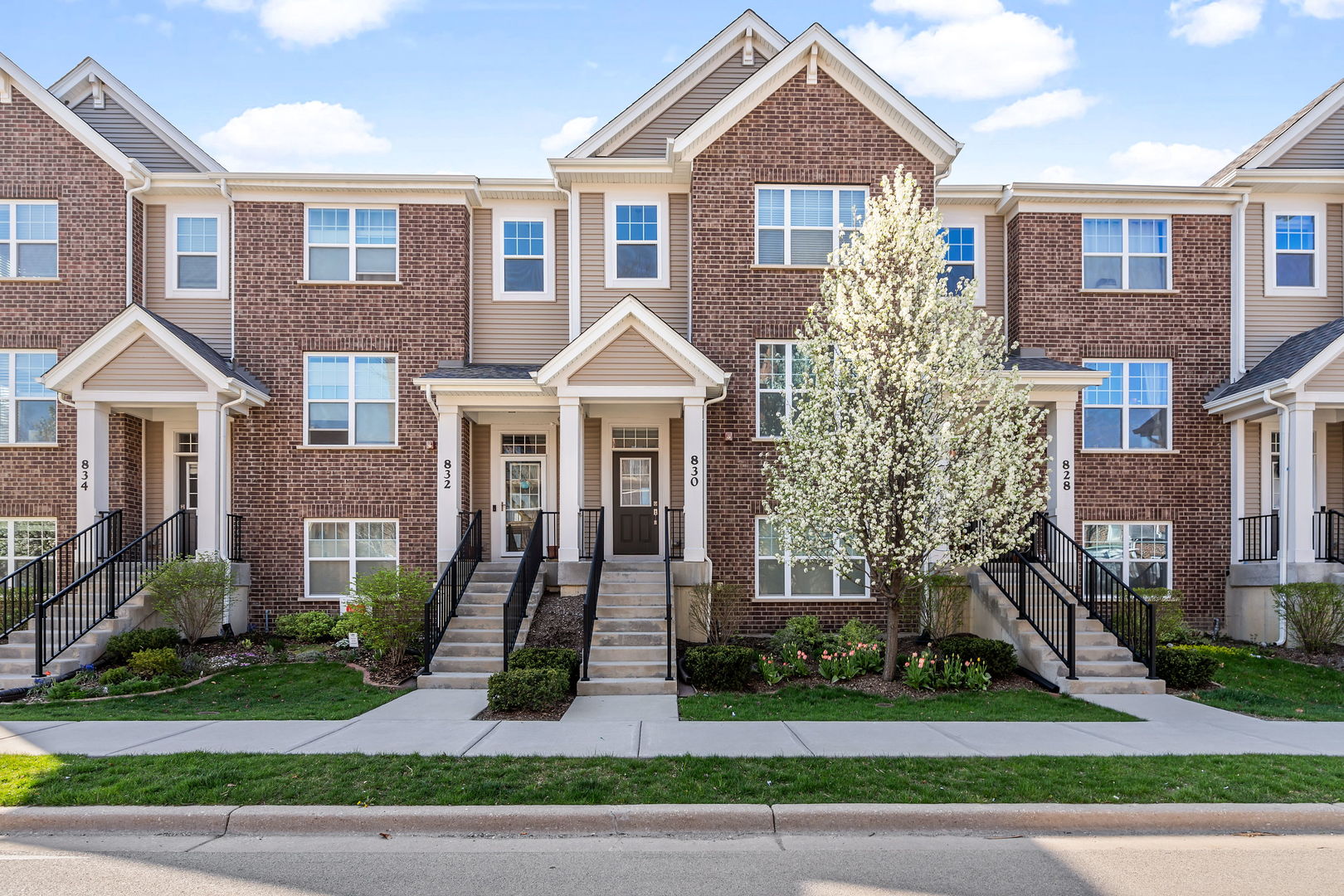 830 Center Street, Des Plaines, IL 60016