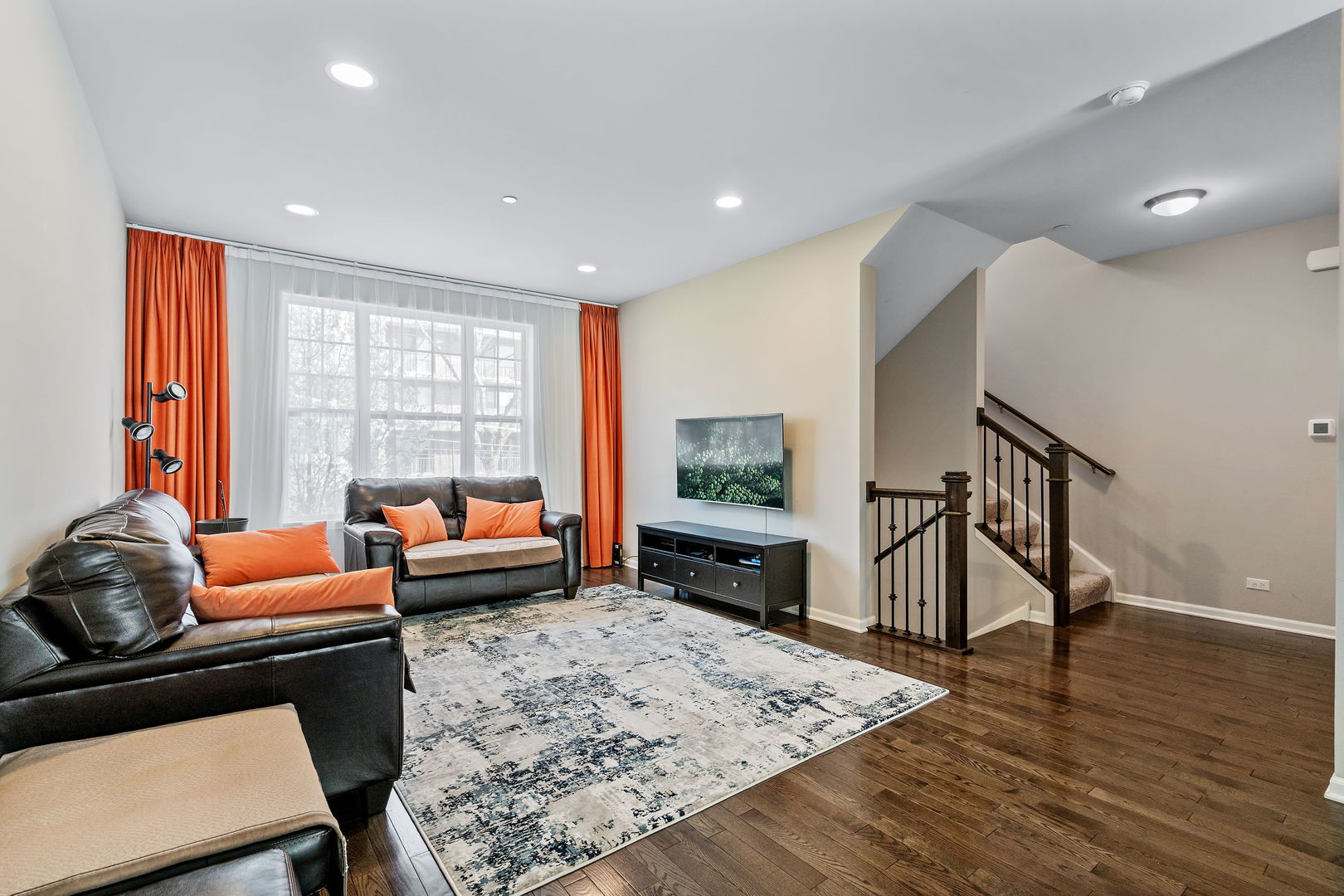 830 Center Street, Des Plaines, IL 60016