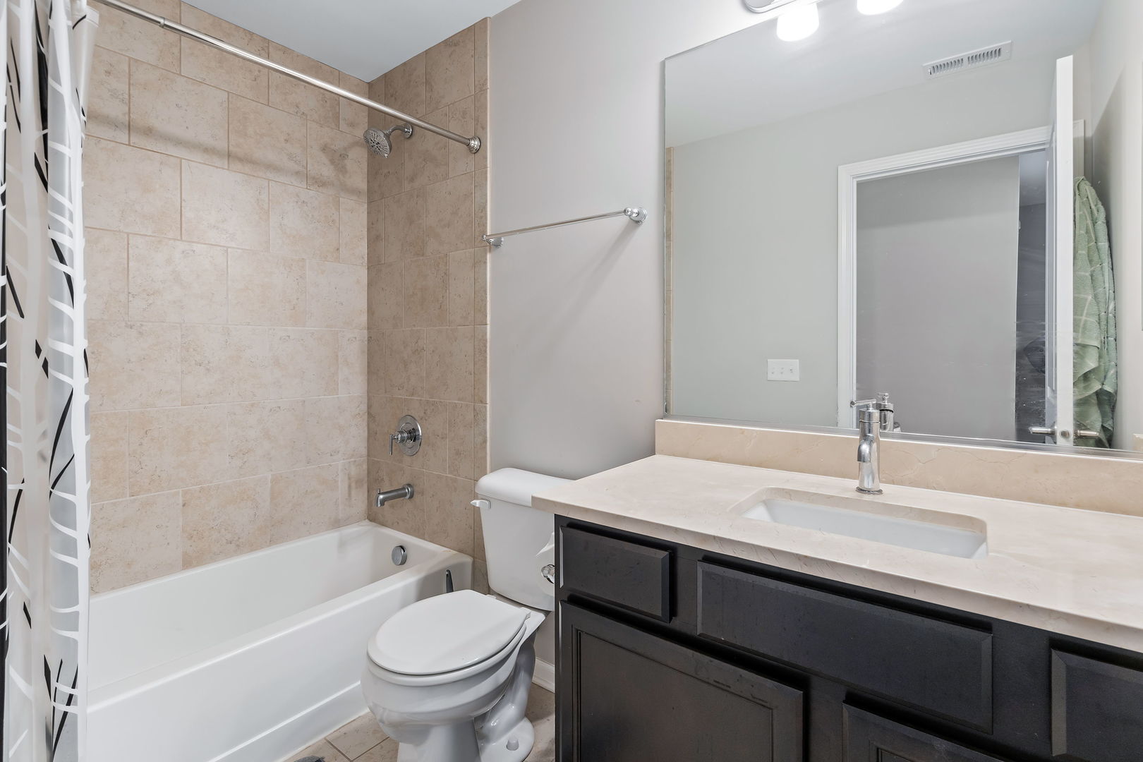 830 Center Street, Des Plaines, IL 60016