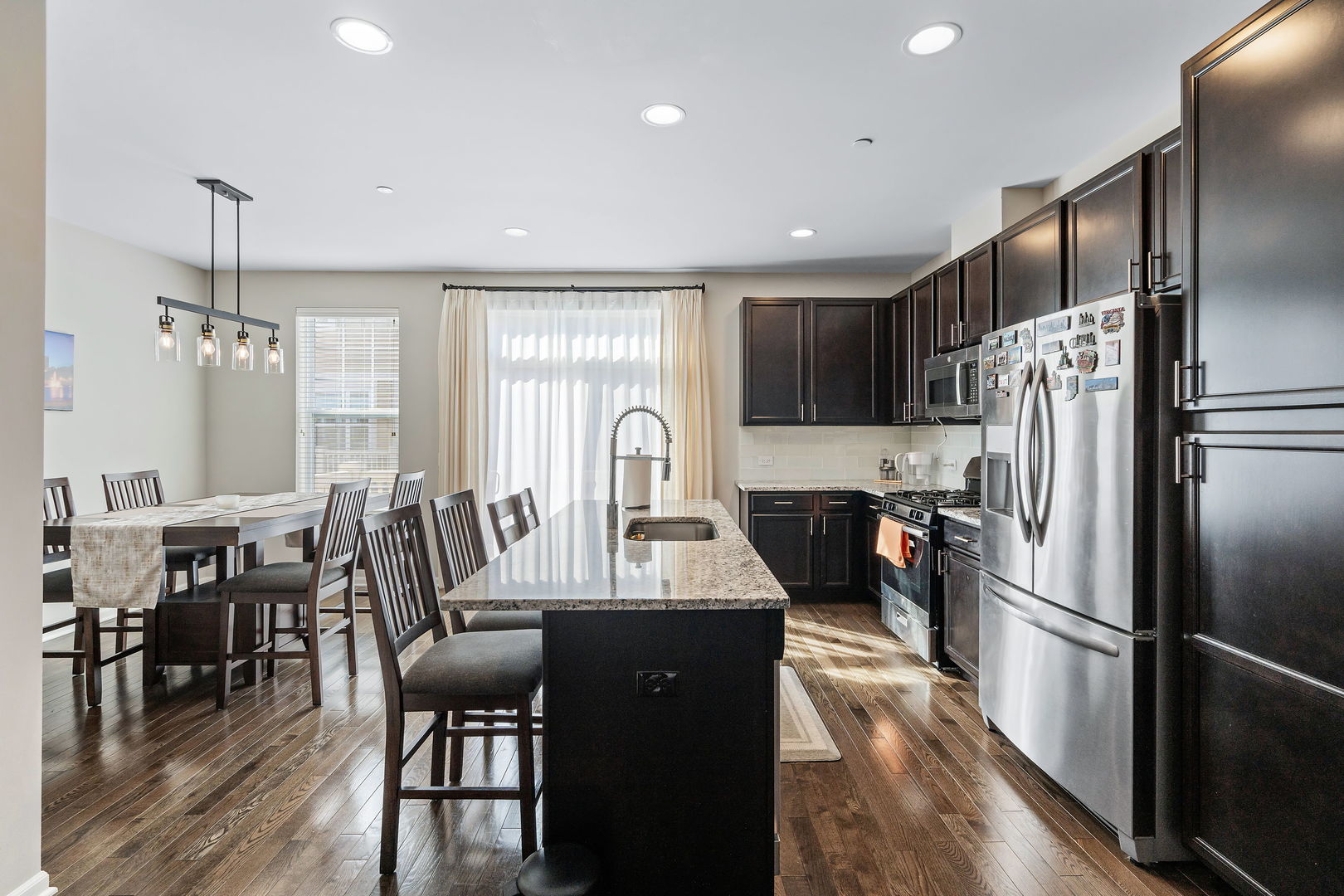 830 Center Street, Des Plaines, IL 60016