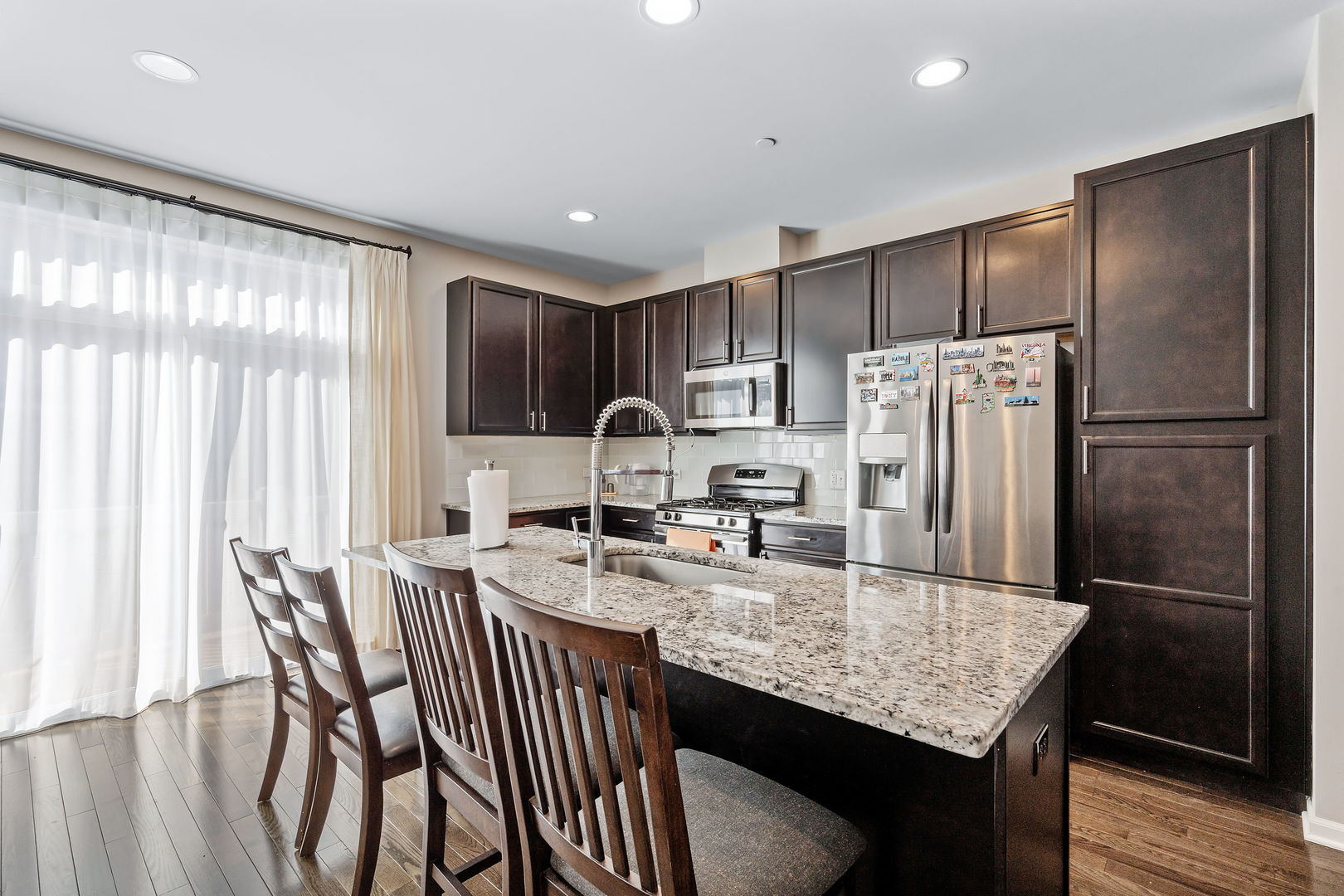 830 Center Street, Des Plaines, IL 60016