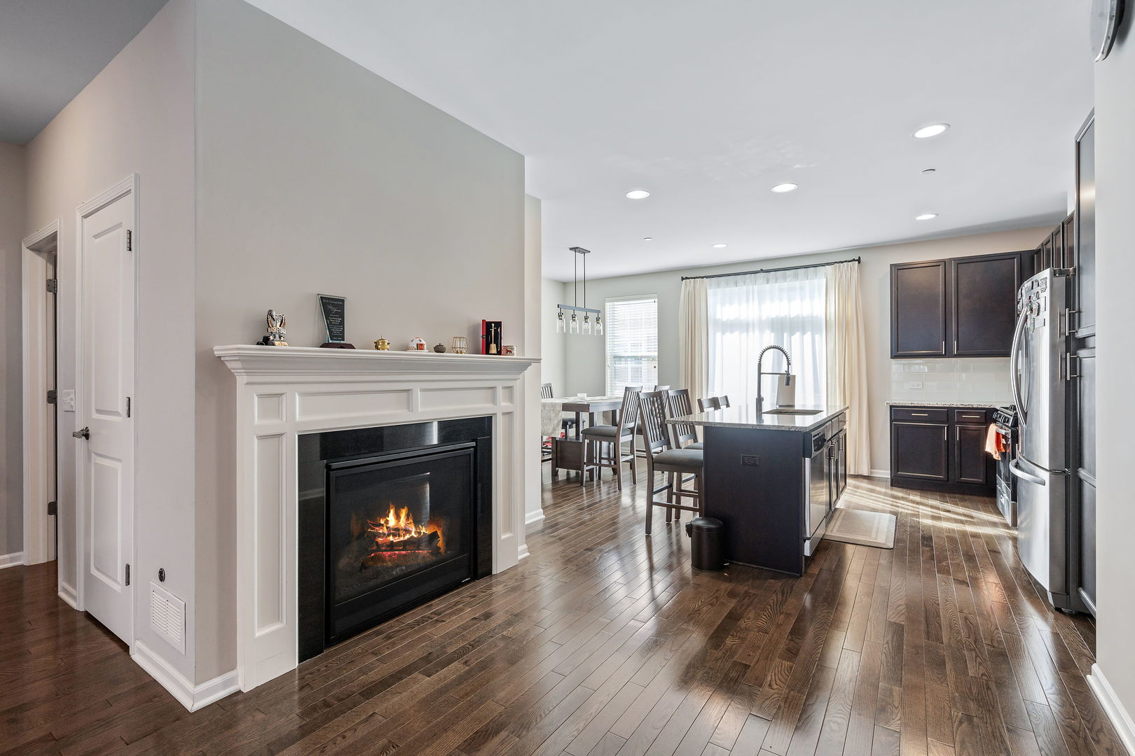 830 Center Street, Des Plaines, IL 60016