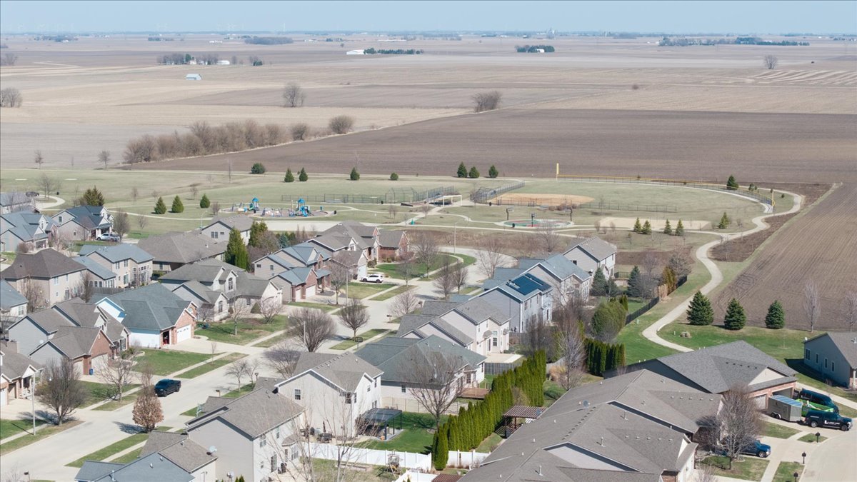 2020 Escalade Road, Bloomington, IL 61705