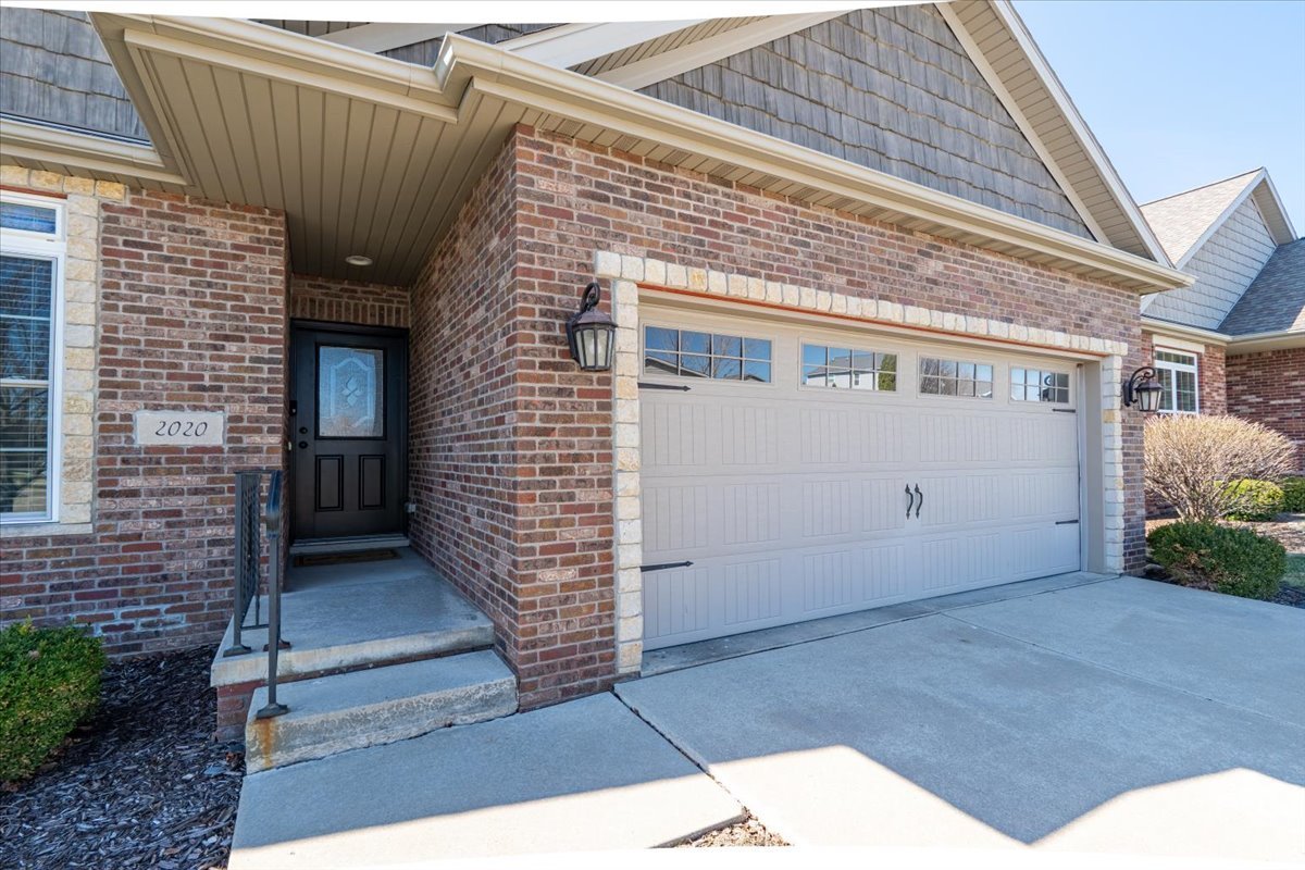 2020 Escalade Road, Bloomington, IL 61705