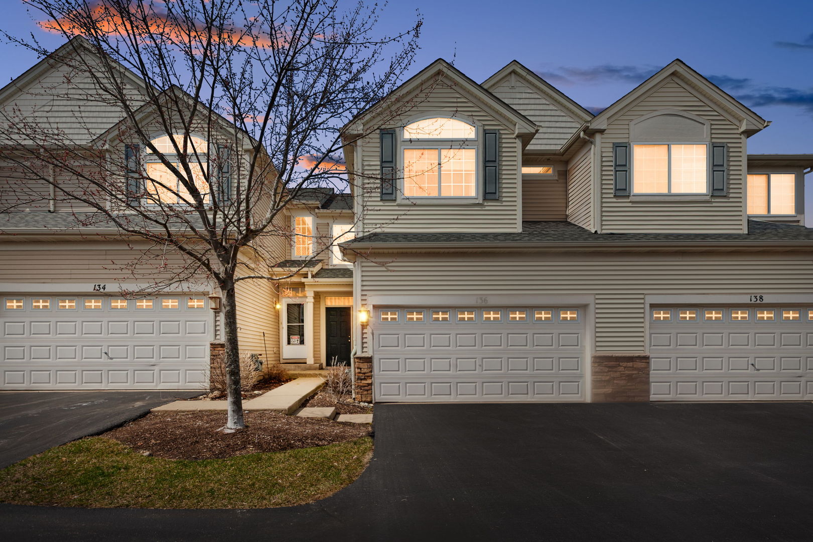 136 Durango Drive, Gilberts, IL 60136