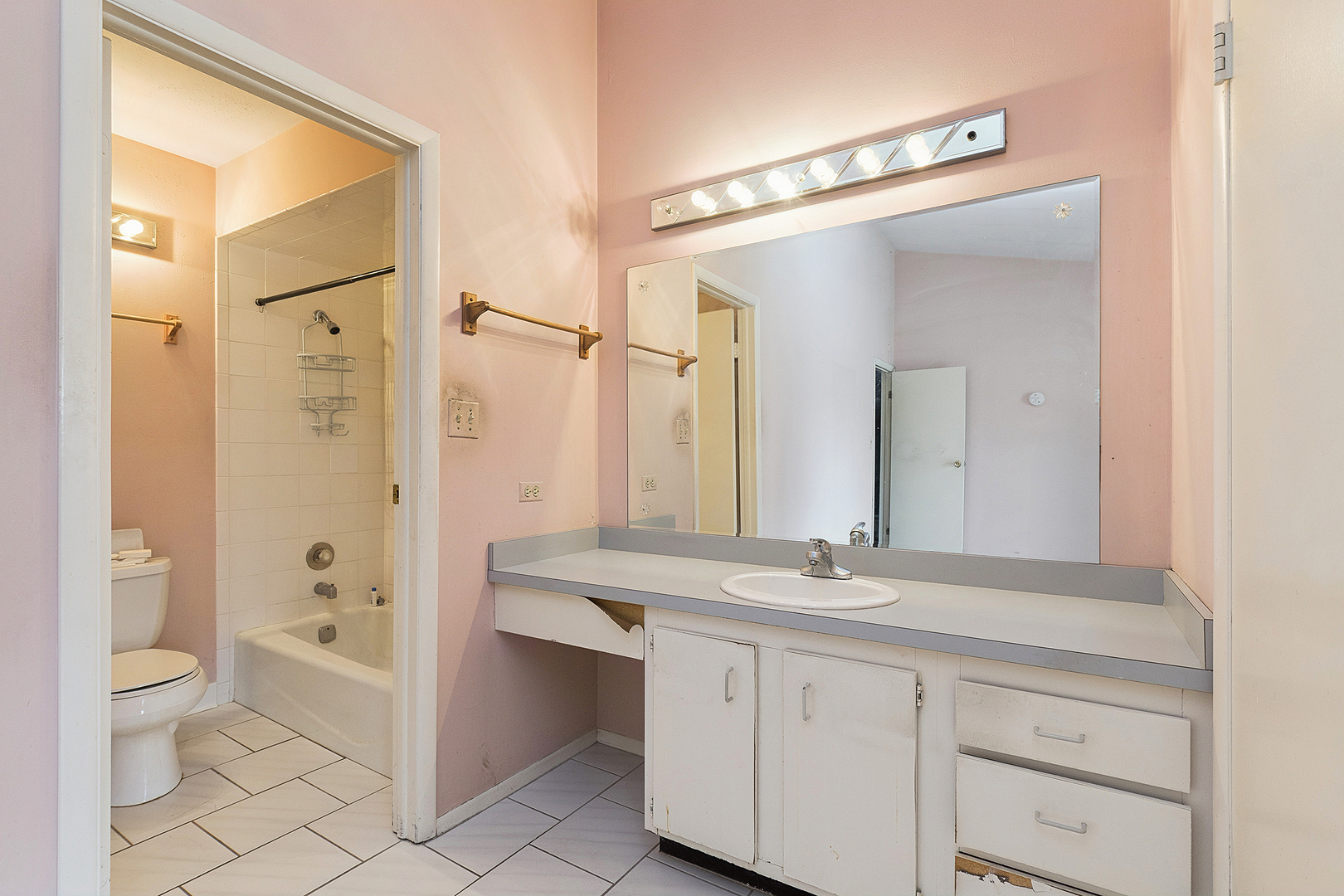 14501 Central Court #PH3, Oak Forest, IL 60452