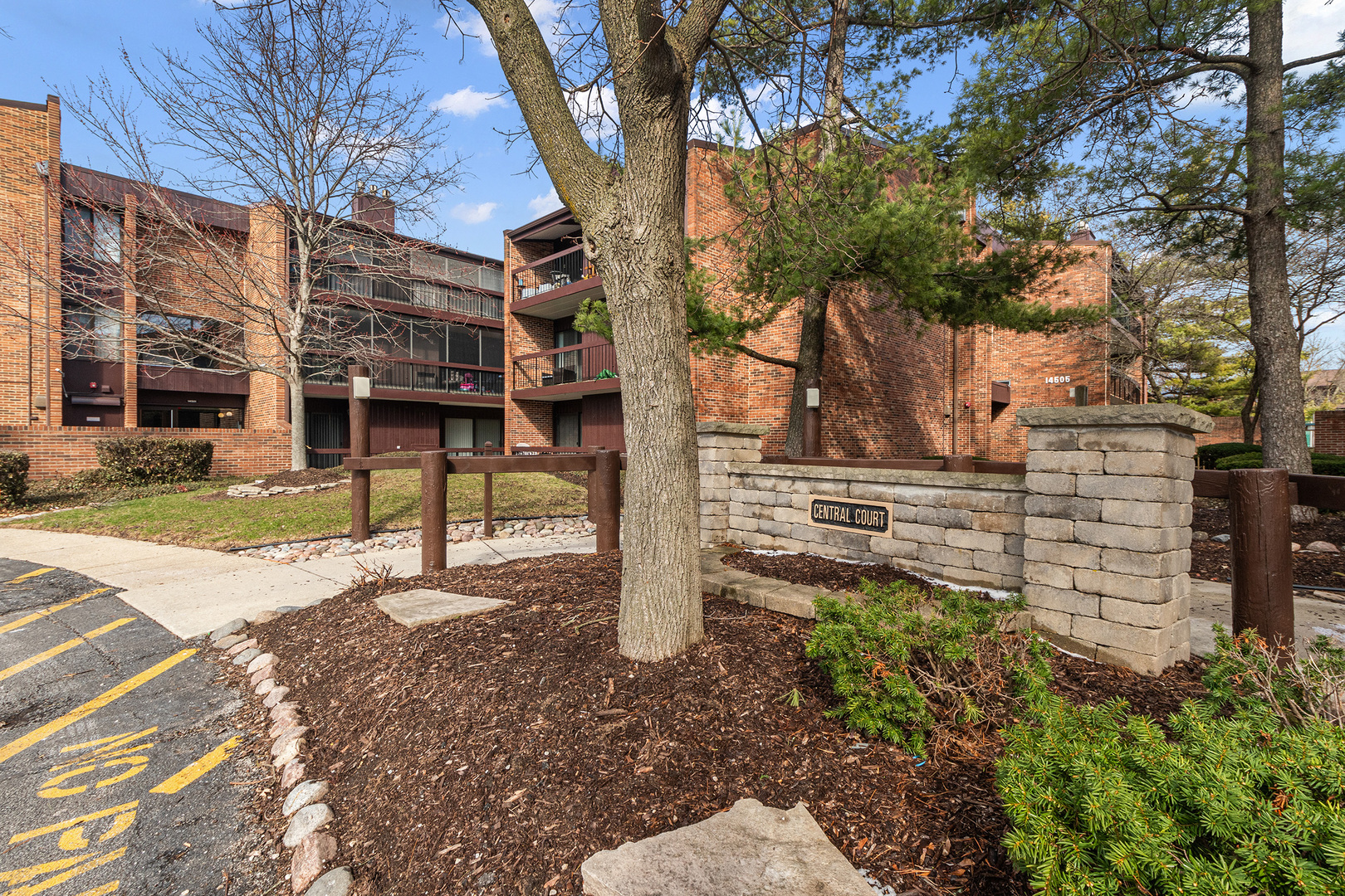 14501 Central Court #PH3, Oak Forest, IL 60452