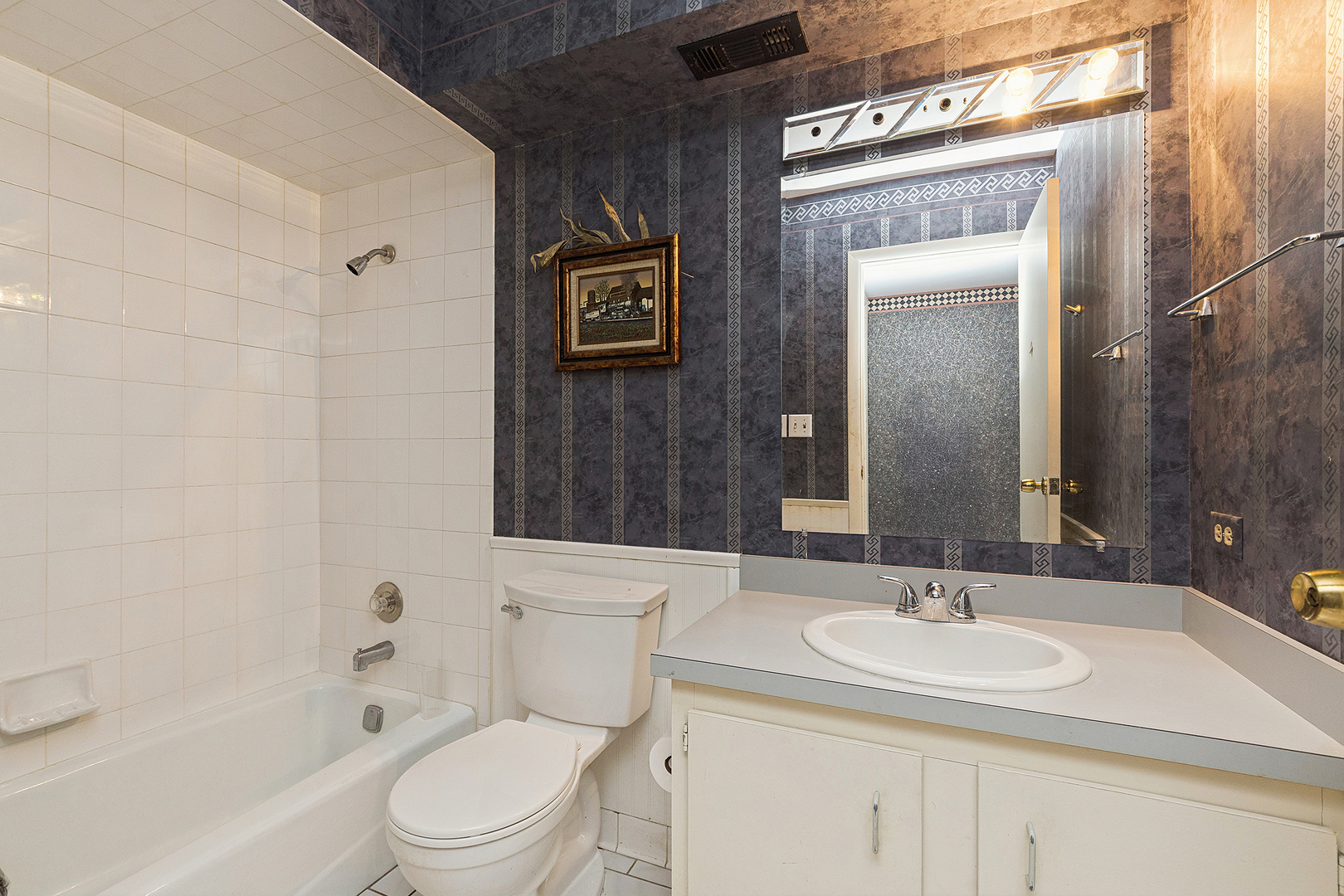 14501 Central Court #PH3, Oak Forest, IL 60452