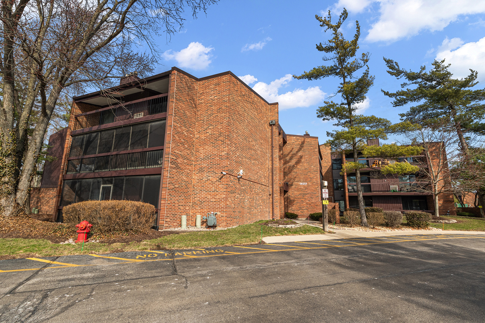 14501 Central Court #PH3, Oak Forest, IL 60452