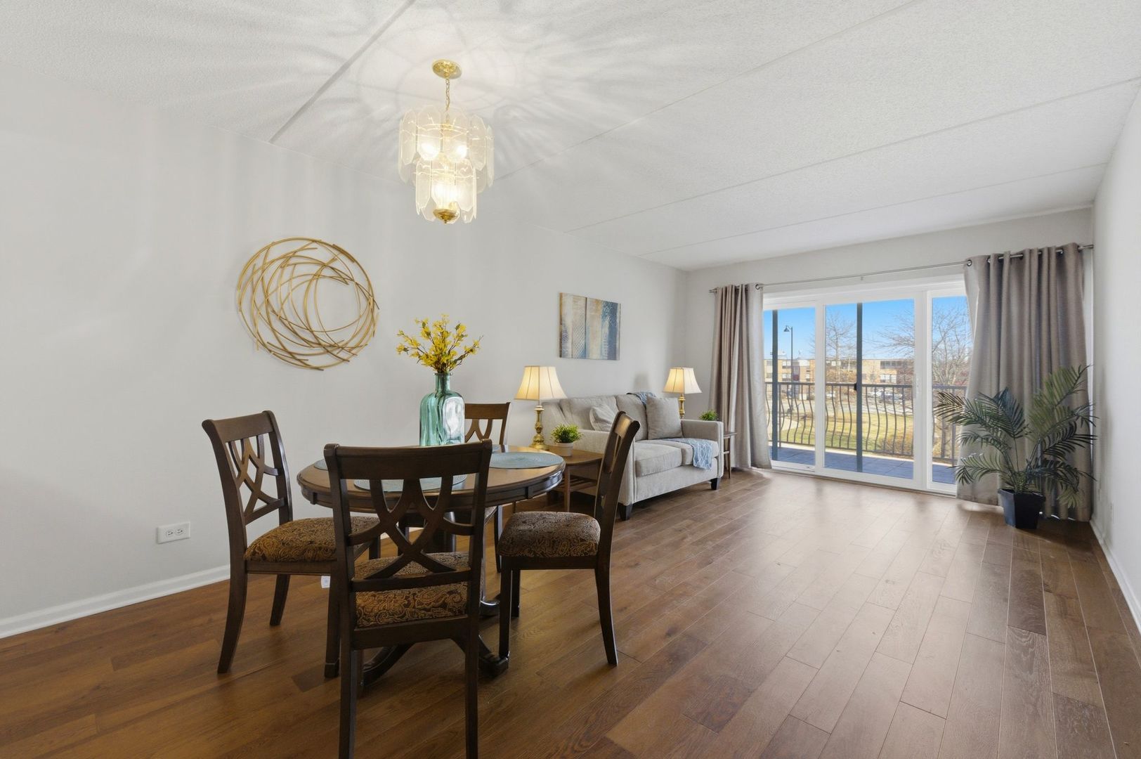 7011 W Touhy Avenue #205, Niles, IL 60714