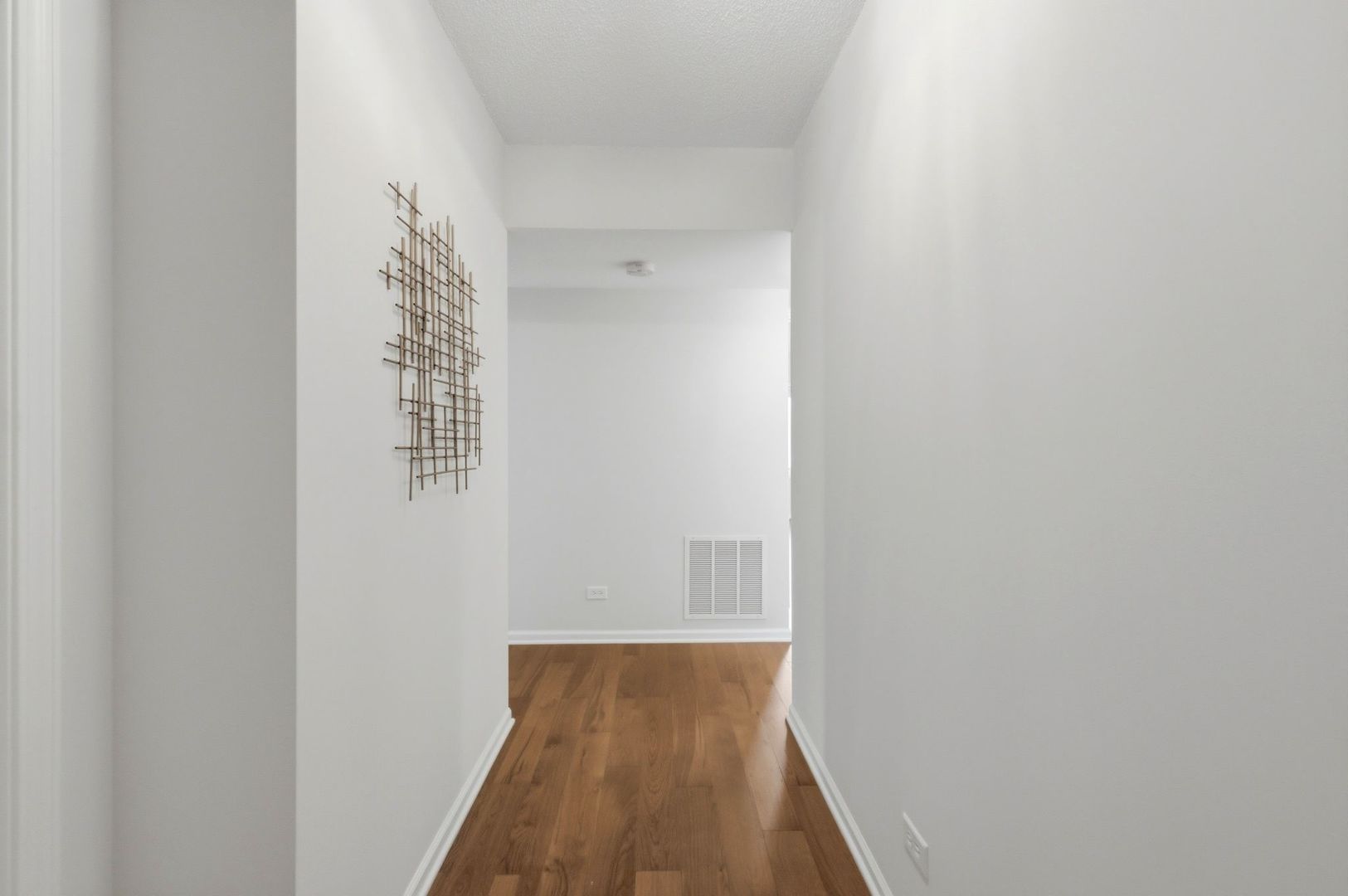 7011 W Touhy Avenue #205, Niles, IL 60714