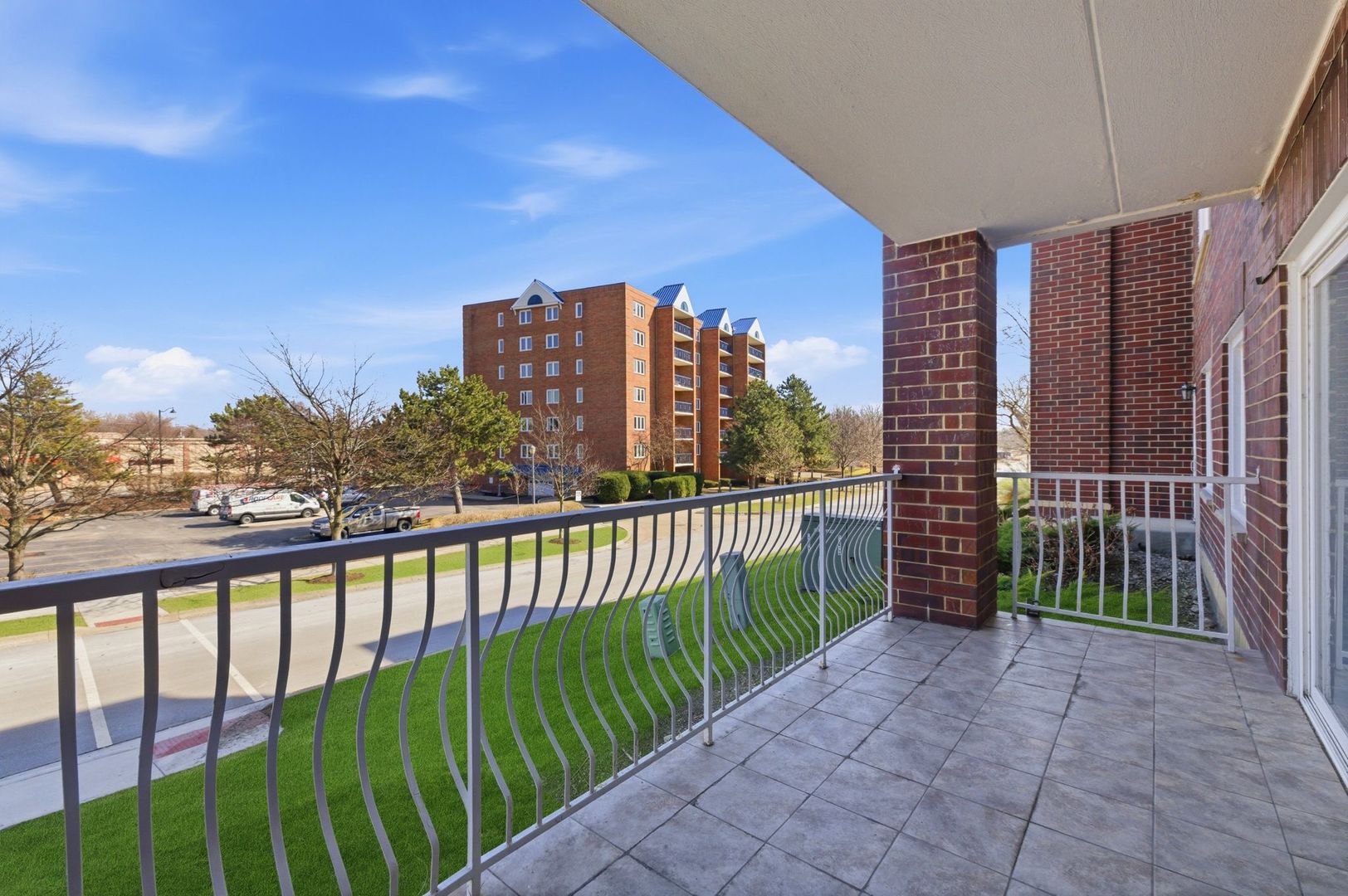 7011 W Touhy Avenue #205, Niles, IL 60714